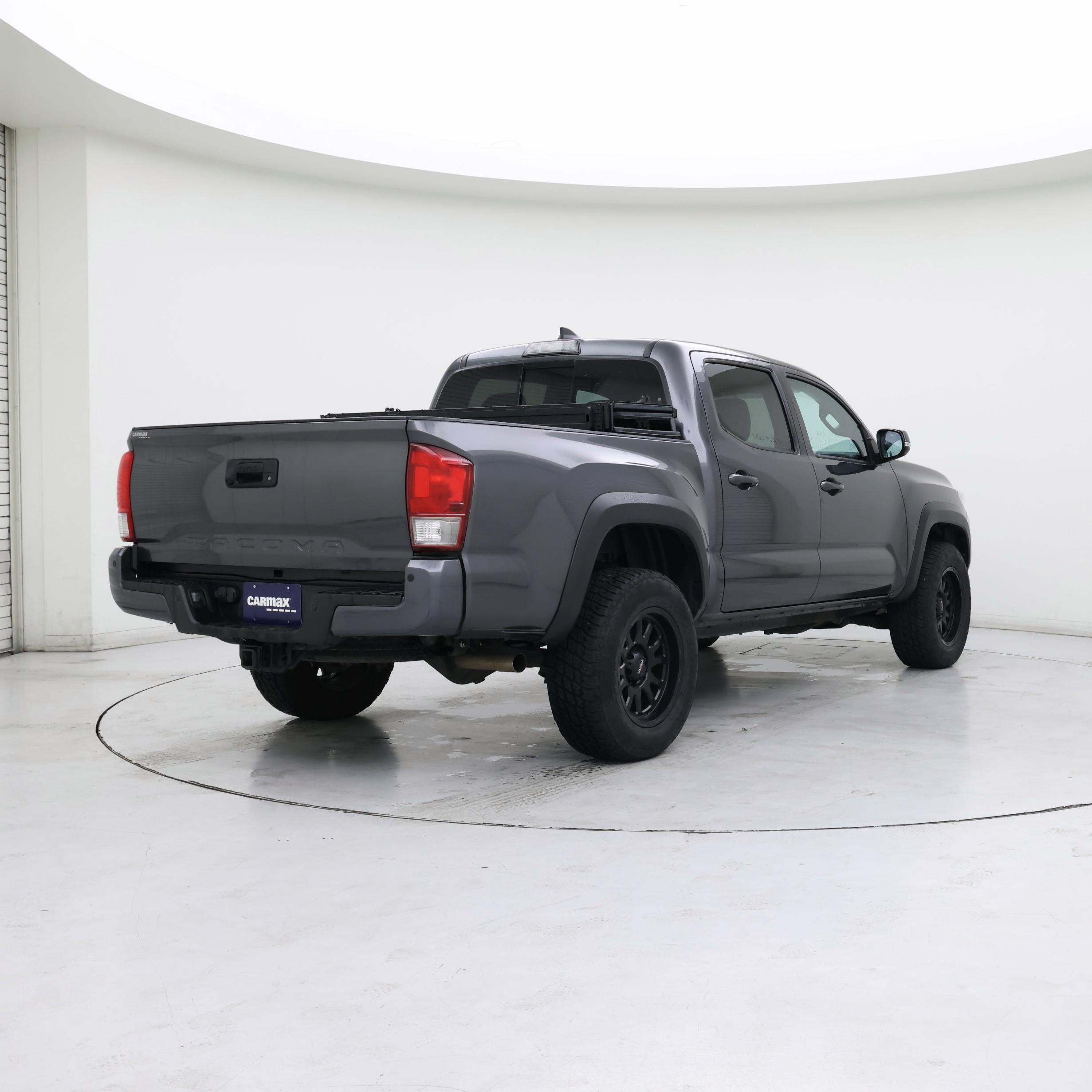 Thumbnail: 2017 Toyota Tacoma - 8