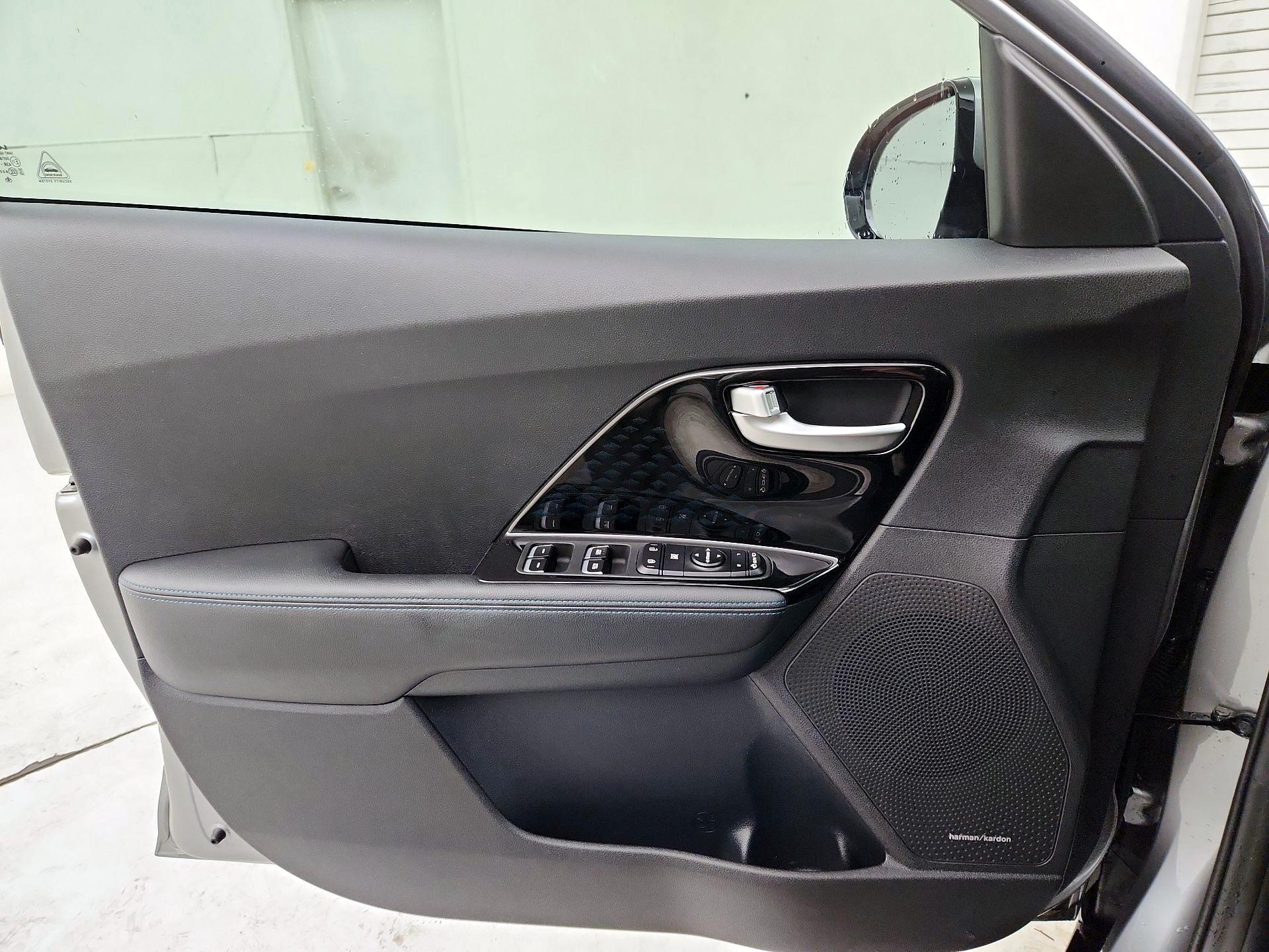 Thumbnail: 2022 Kia Niro - 12