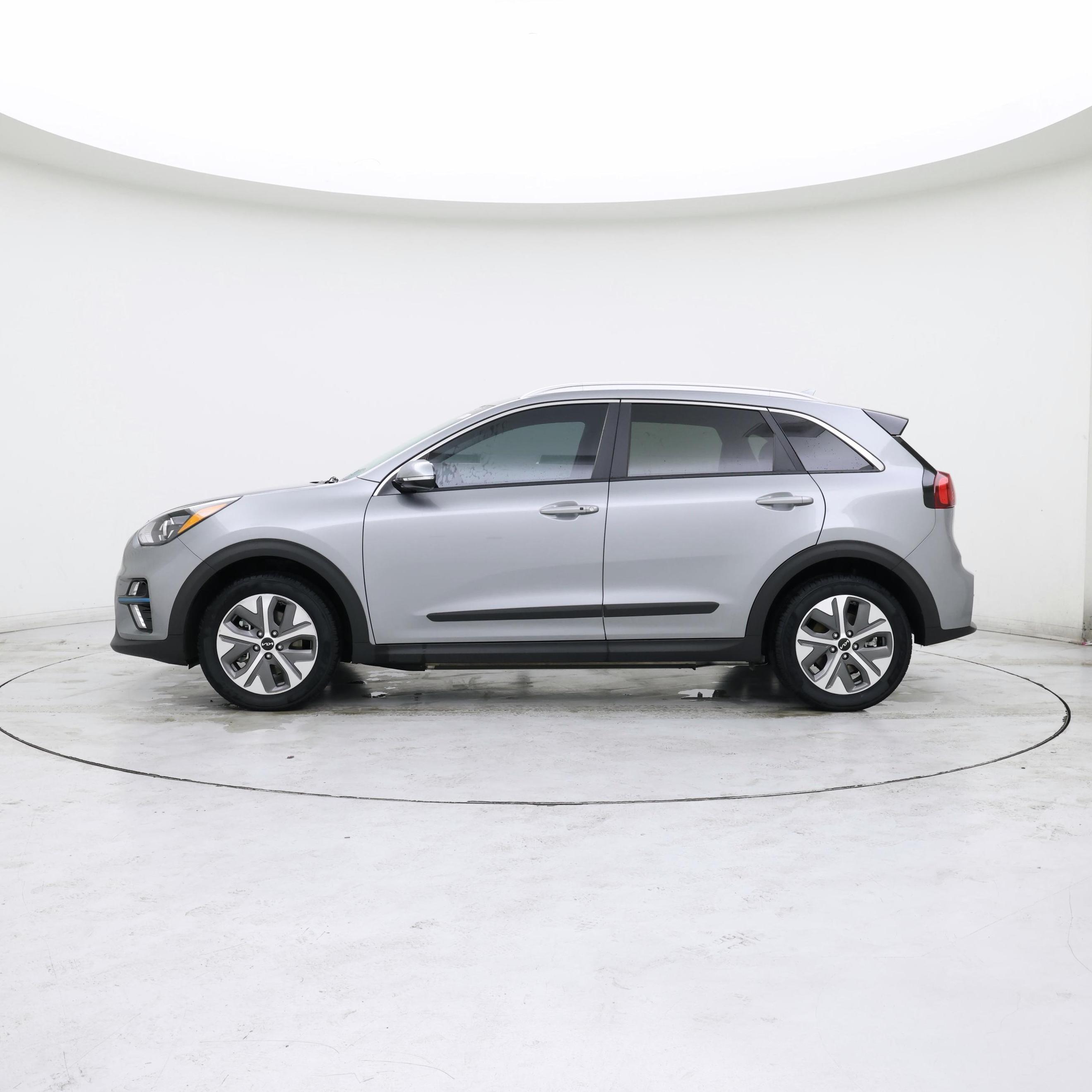 Thumbnail: 2022 Kia Niro - 3
