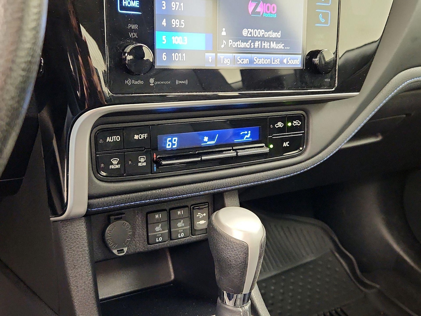 2019 Toyota Corolla XSE - Photo 17