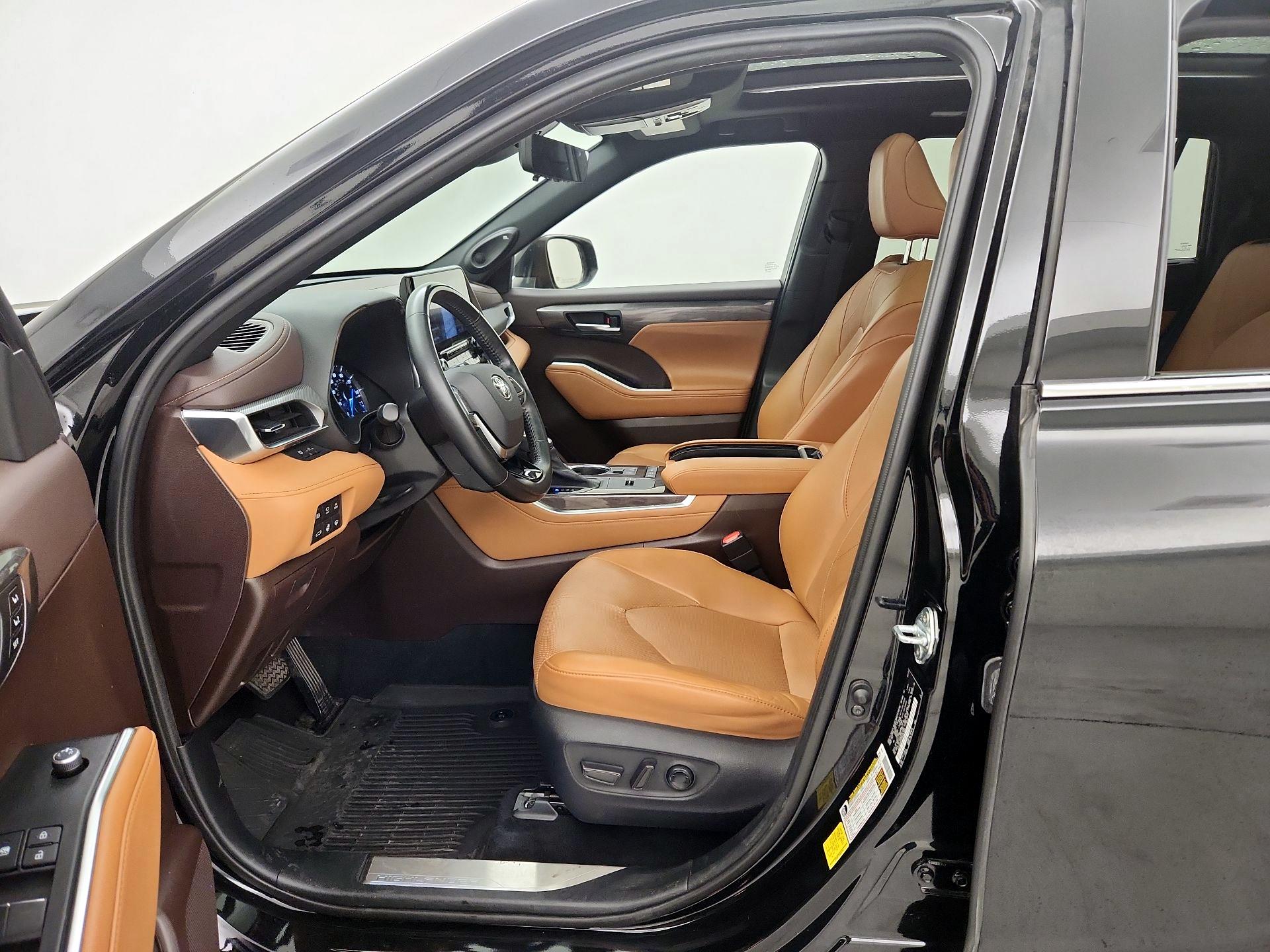 Thumbnail: 2021 Toyota Highlander - 11