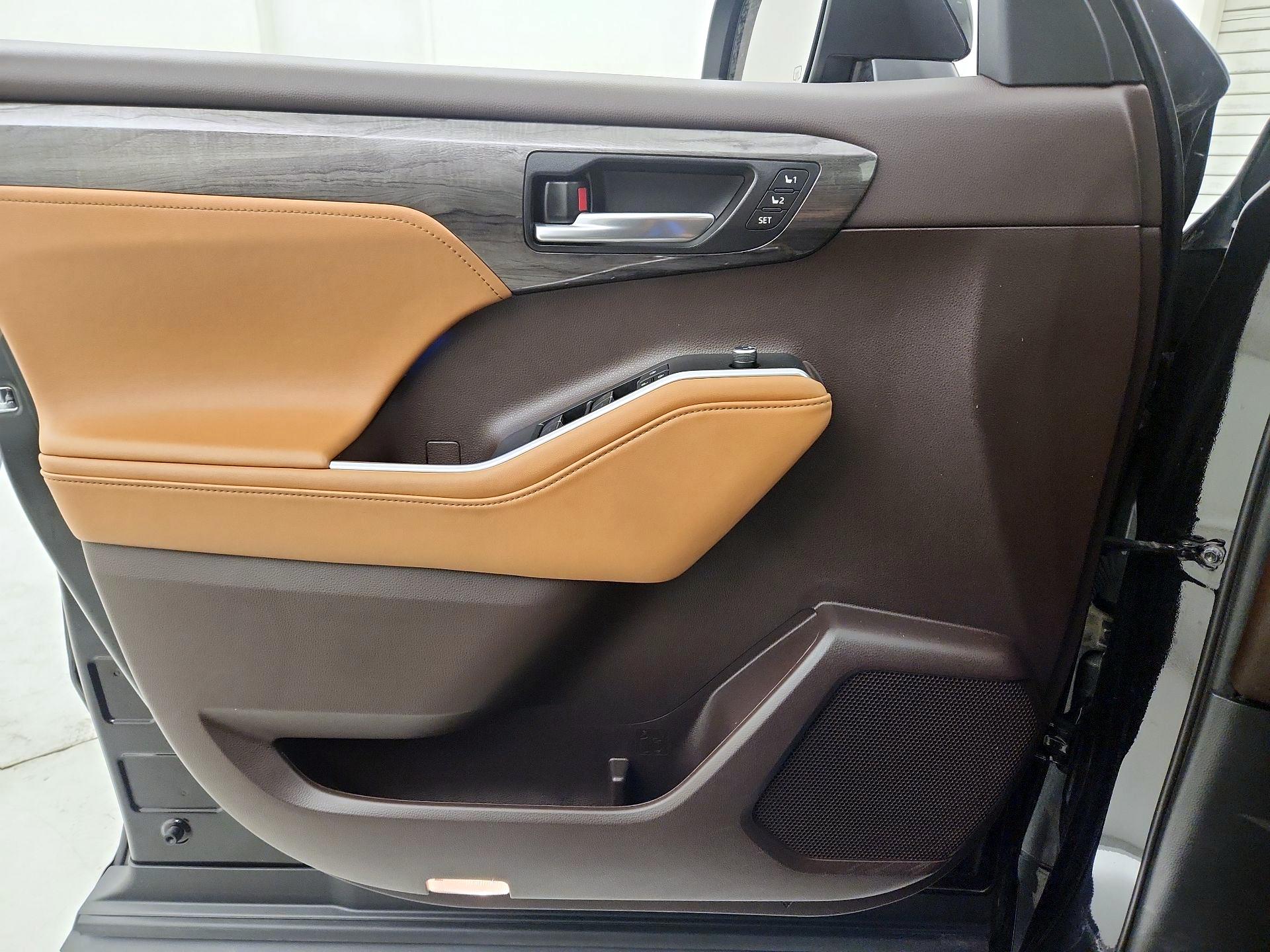 Thumbnail: 2021 Toyota Highlander - 12
