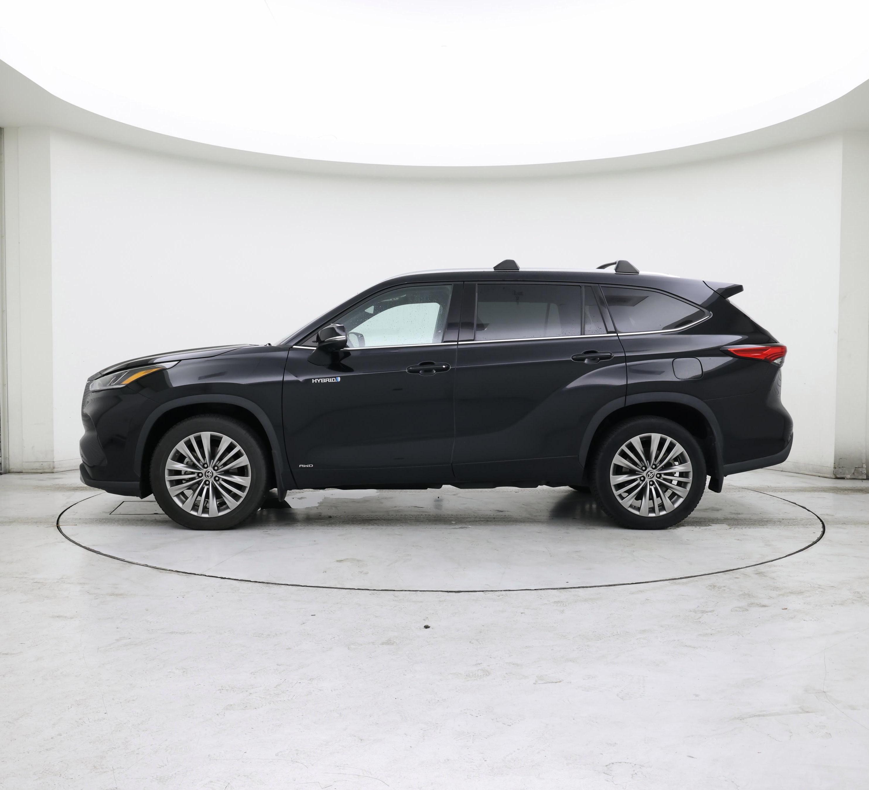 Thumbnail: 2021 Toyota Highlander - 3