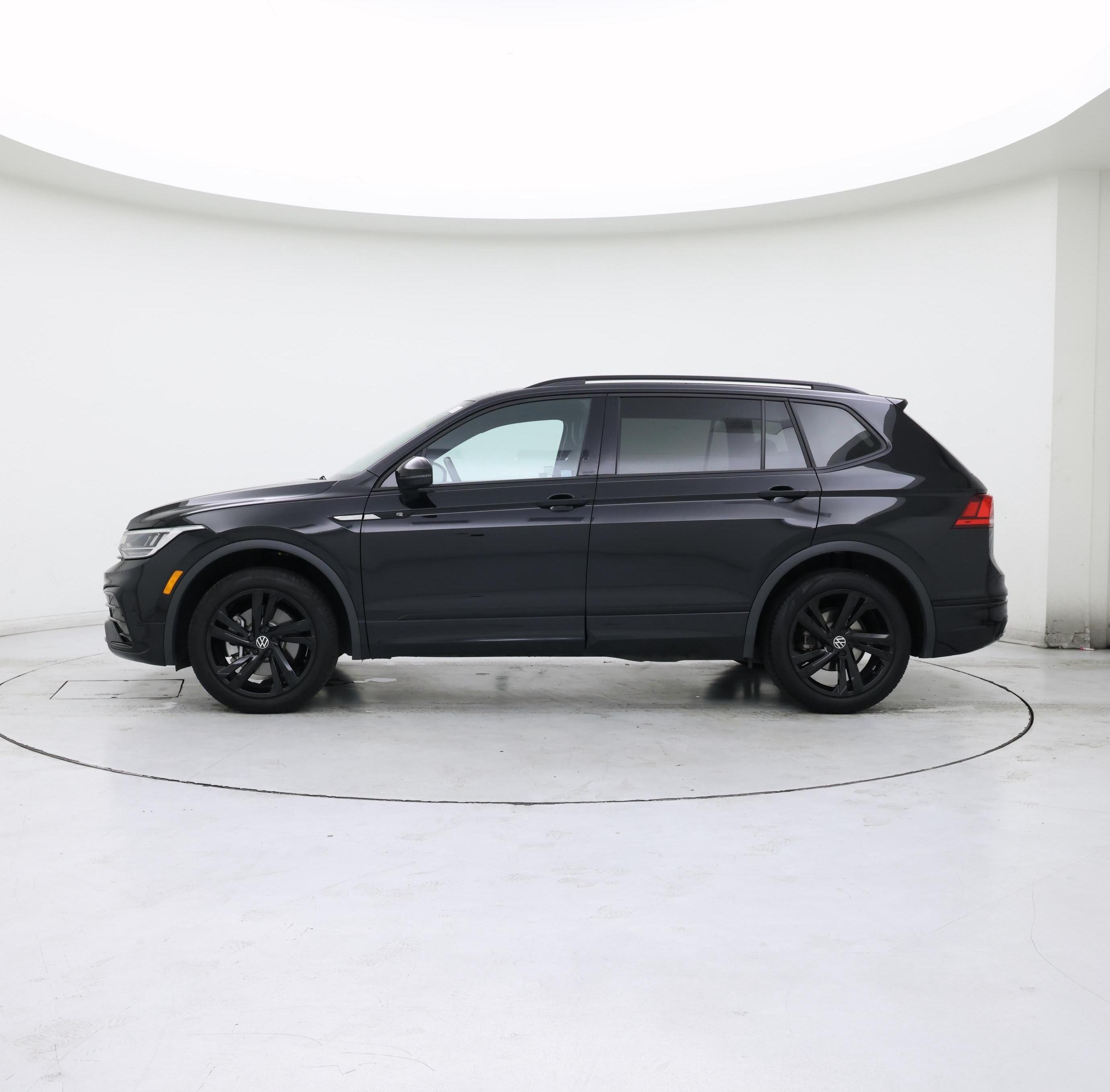 Thumbnail: 2024 Volkswagen Tiguan - 3