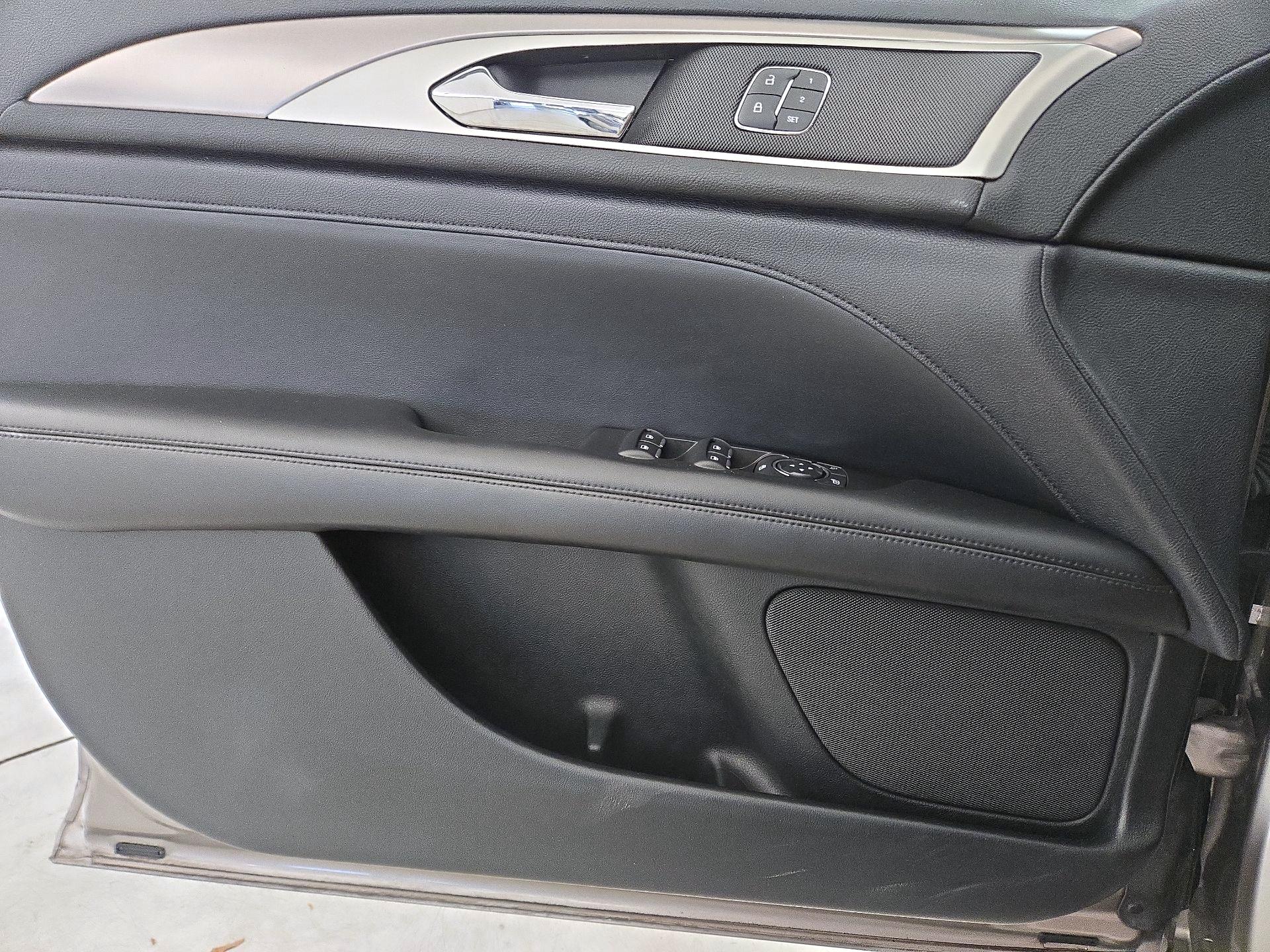 Thumbnail: 2019 Lincoln MKZ - 12