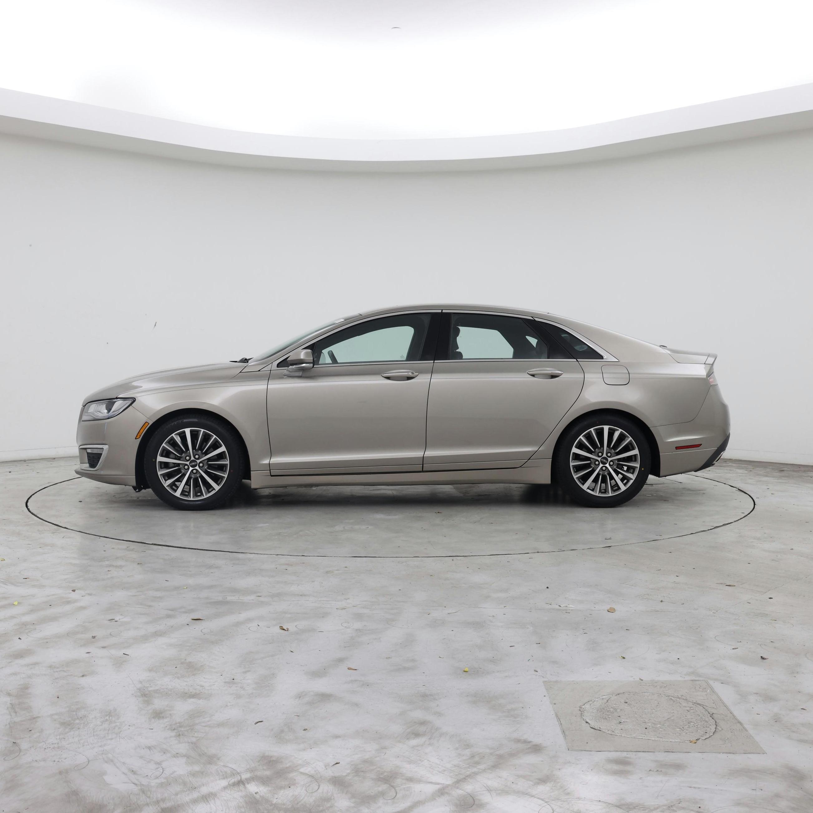 Thumbnail: 2019 Lincoln MKZ - 3