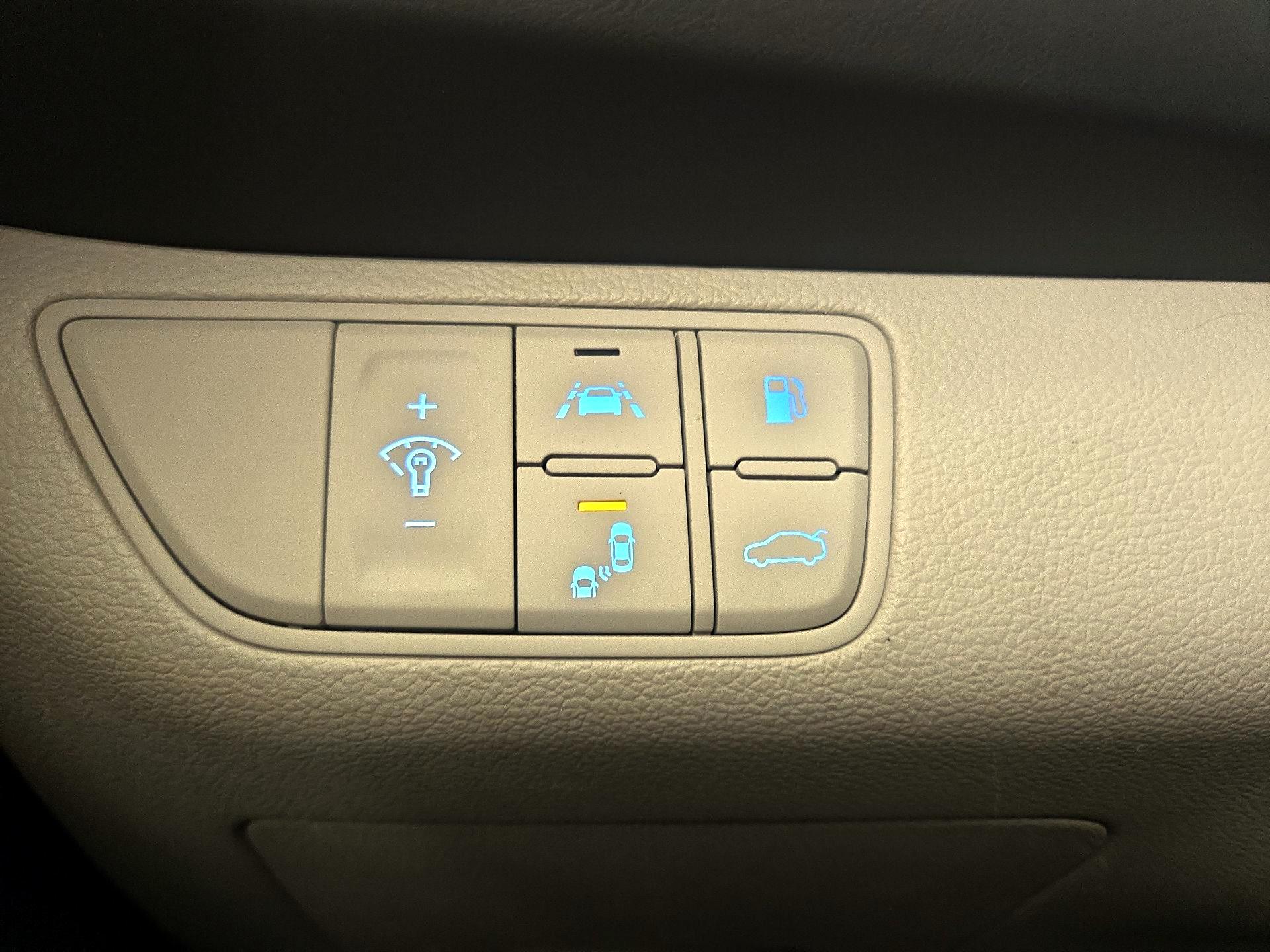 Thumbnail: 2020 Genesis G70 - 13