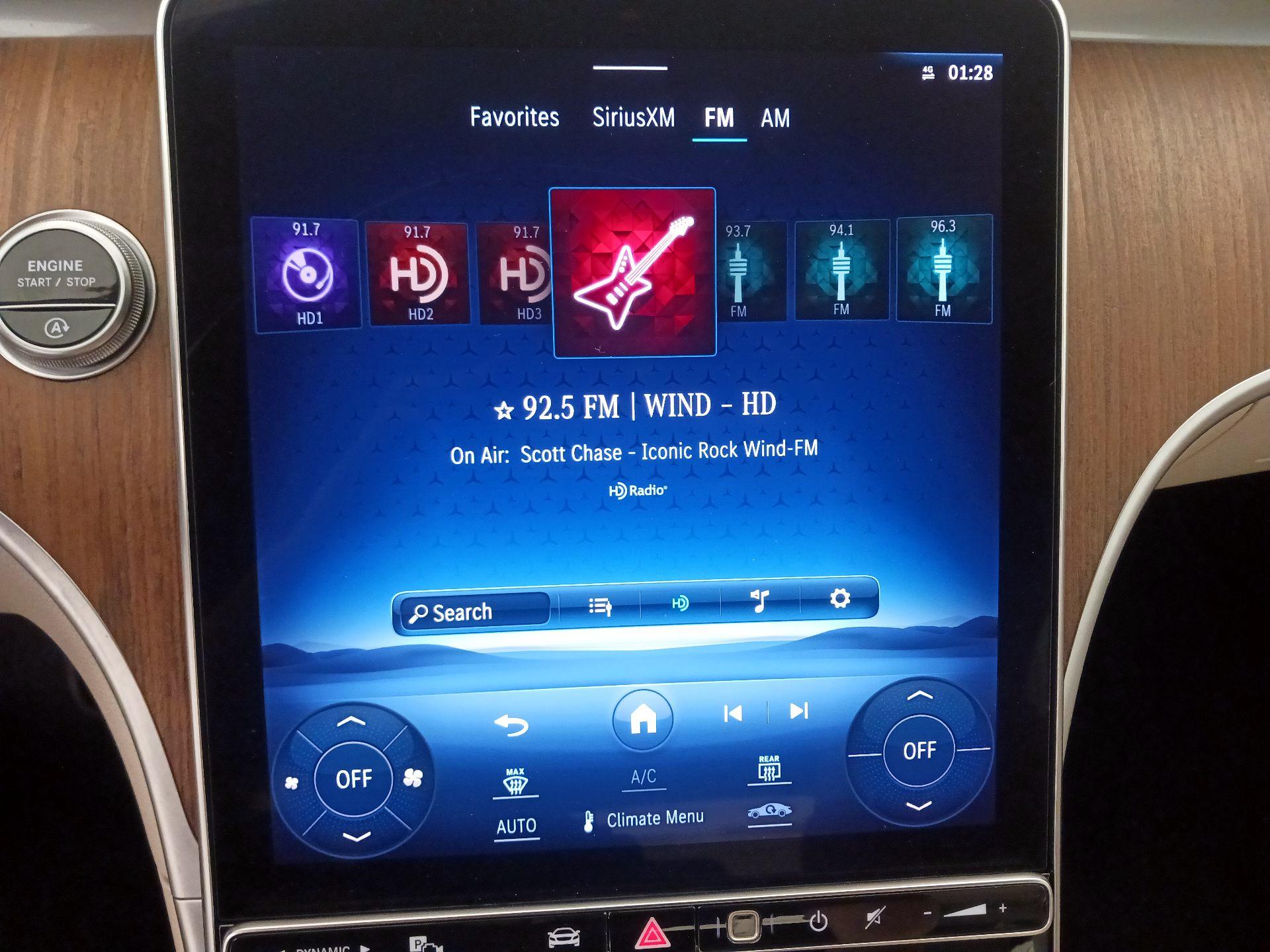 Thumbnail: 2023 Mercedes-Benz C-Class - 15