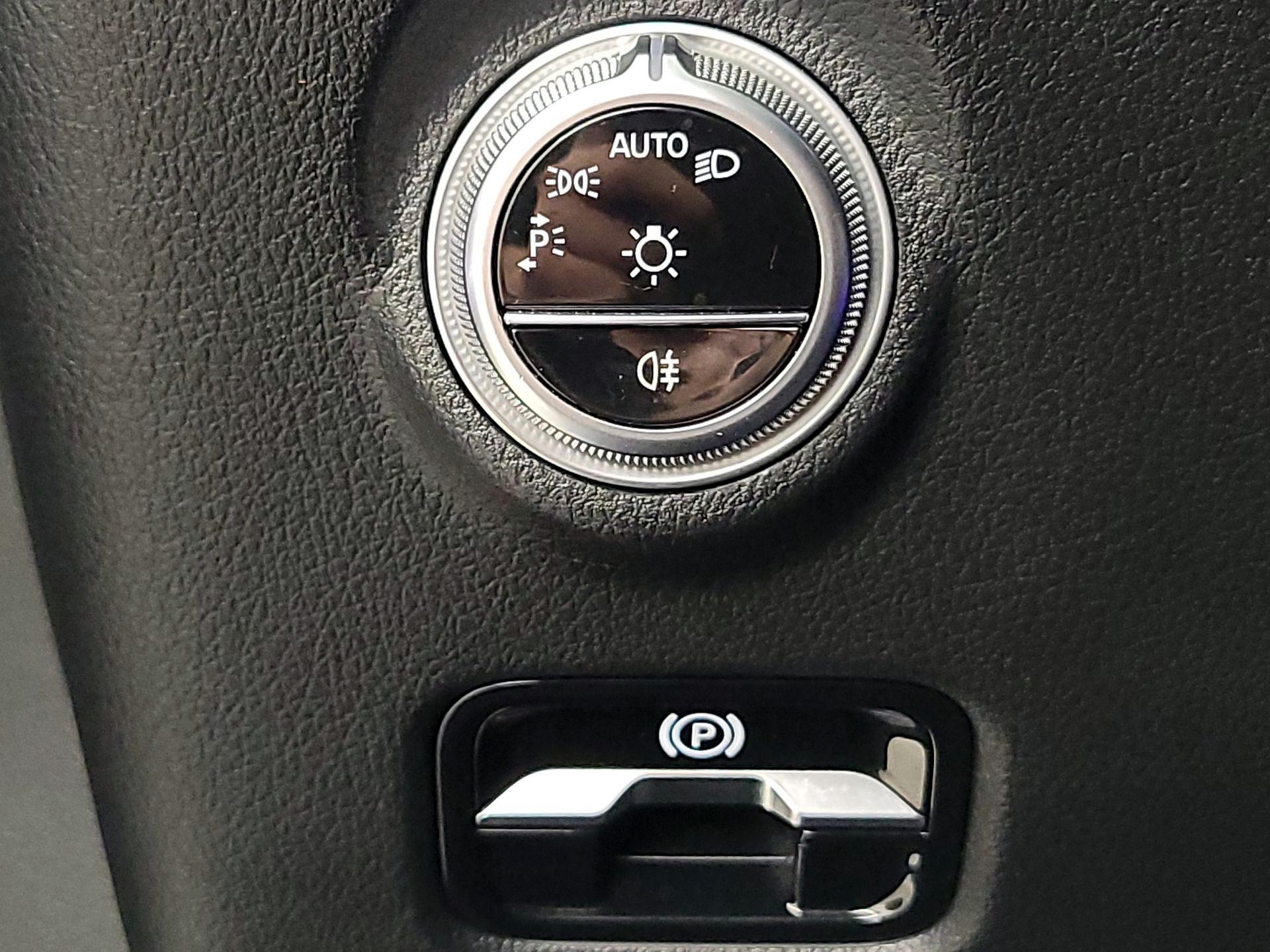 Thumbnail: 2022 Mercedes-Benz C-Class - 13