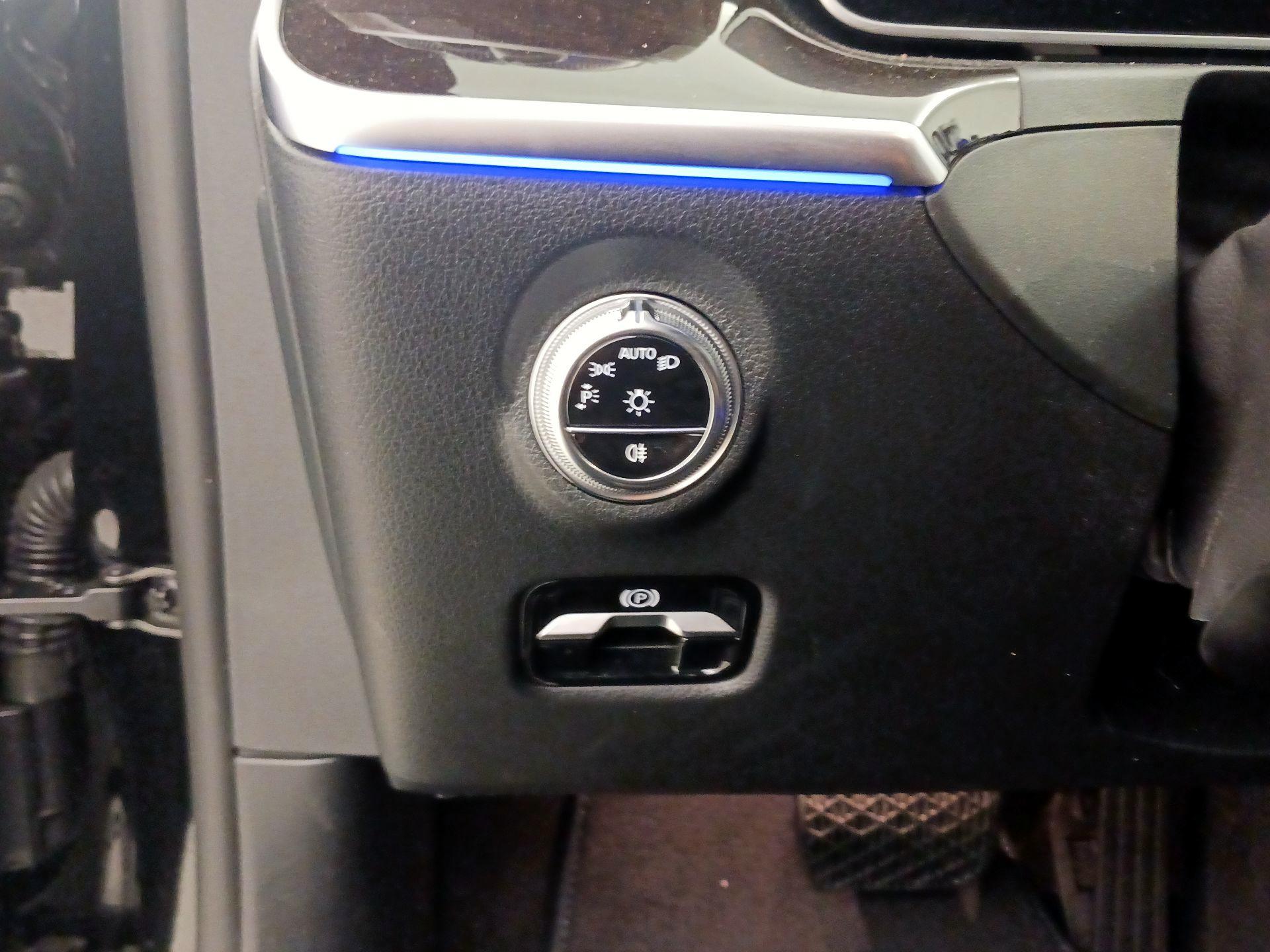 Thumbnail: 2023 Mercedes-Benz C-Class - 13