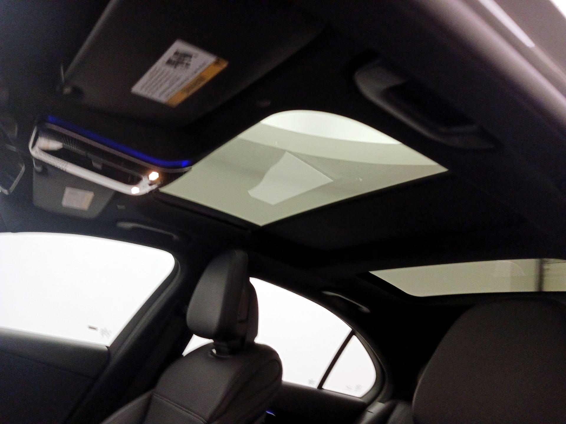 Thumbnail: 2023 Mercedes-Benz C-Class - 20