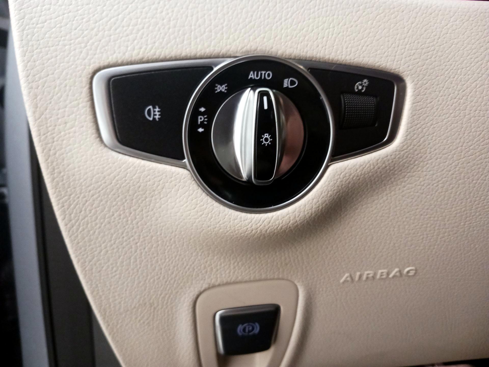 Thumbnail: 2022 Mercedes-Benz E-Class - 13