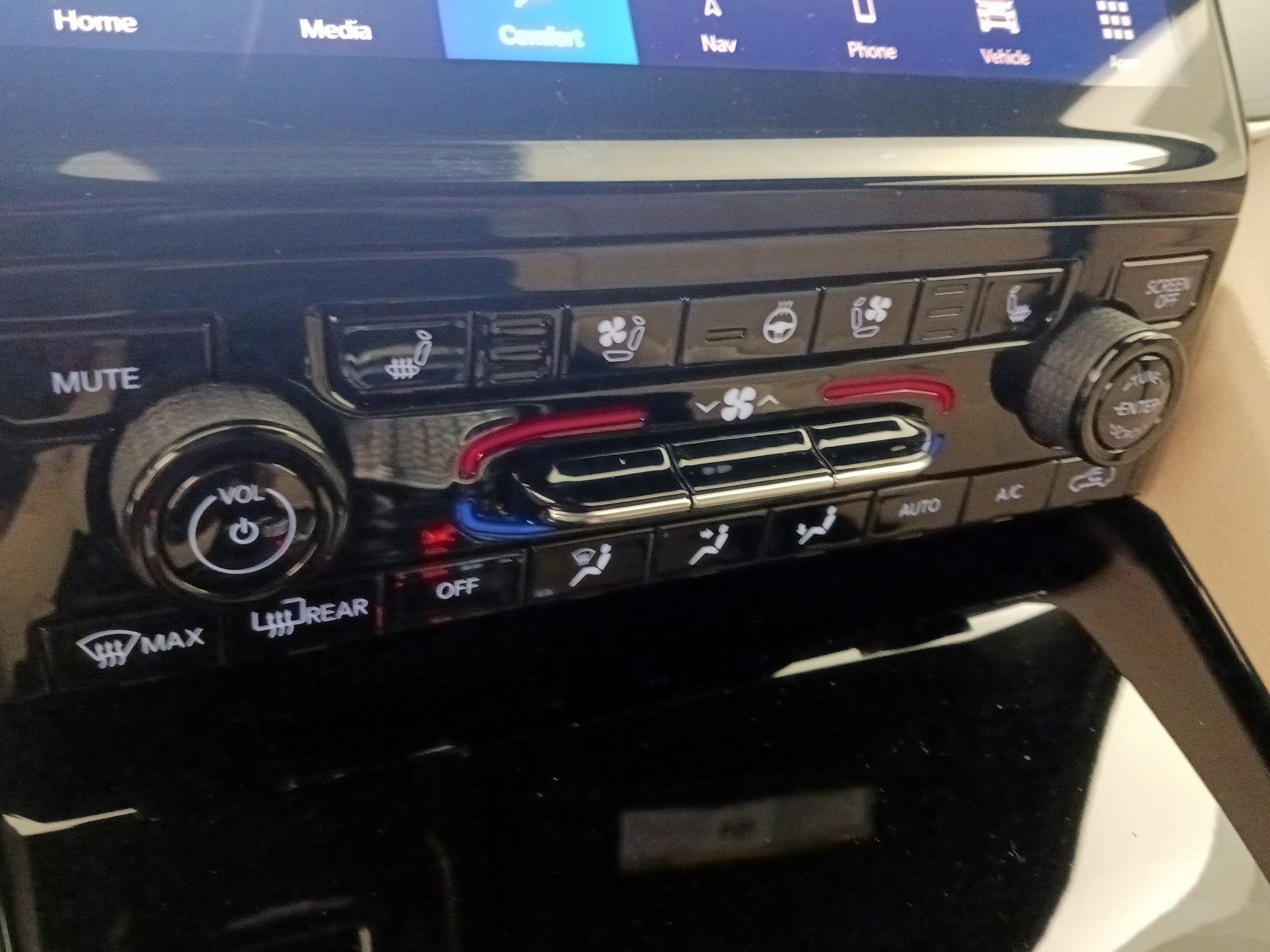 Thumbnail: 2023 Jeep Grand Cherokee - 17