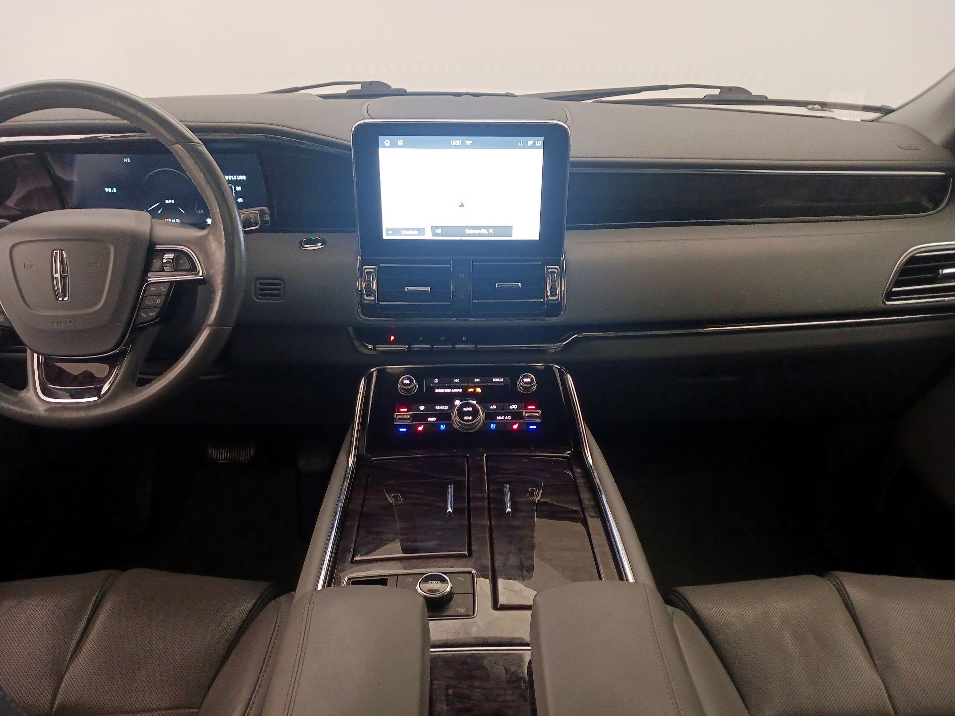 Thumbnail: 2021 Lincoln Navigator - 9