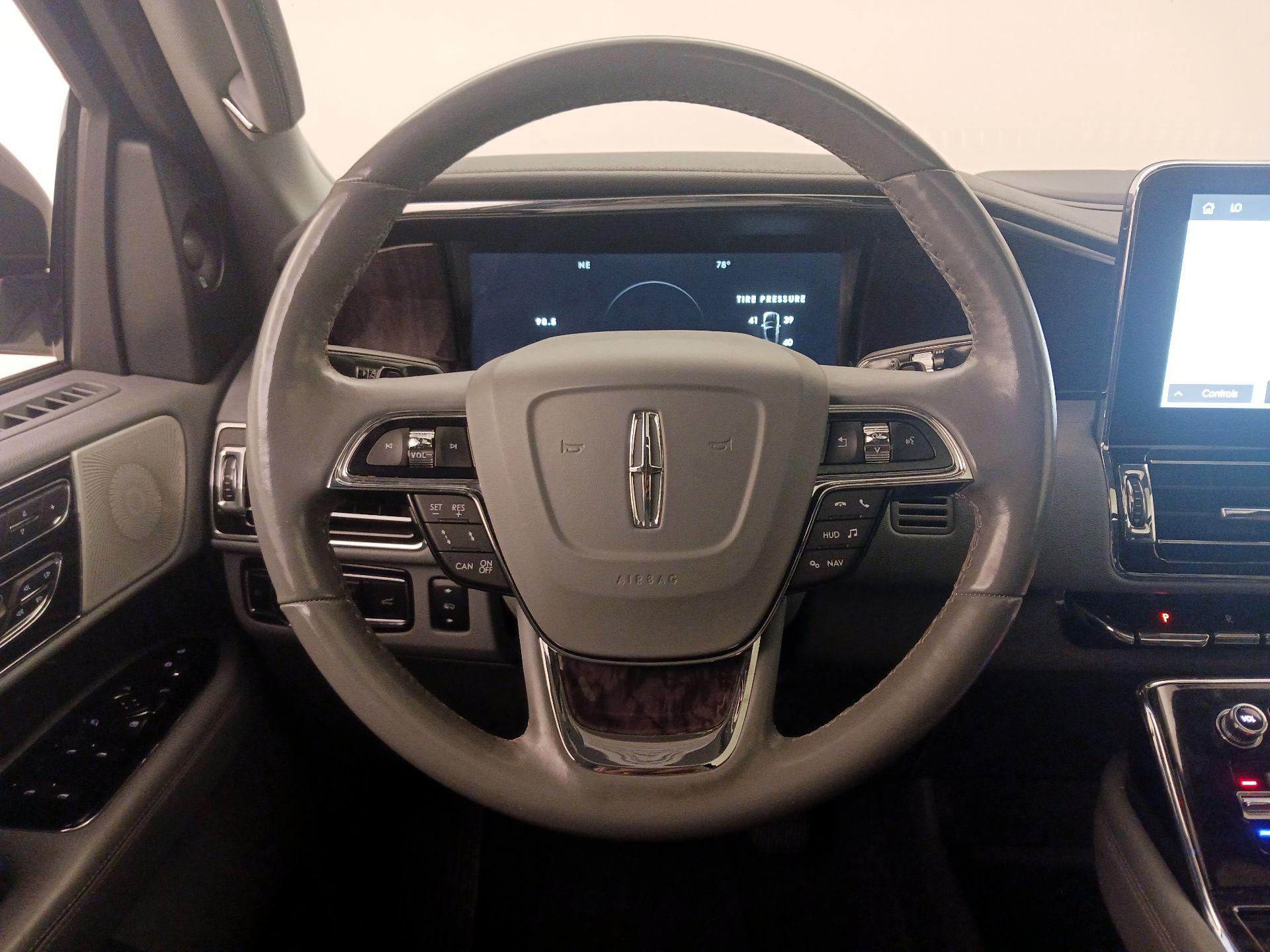 Thumbnail: 2021 Lincoln Navigator - 10