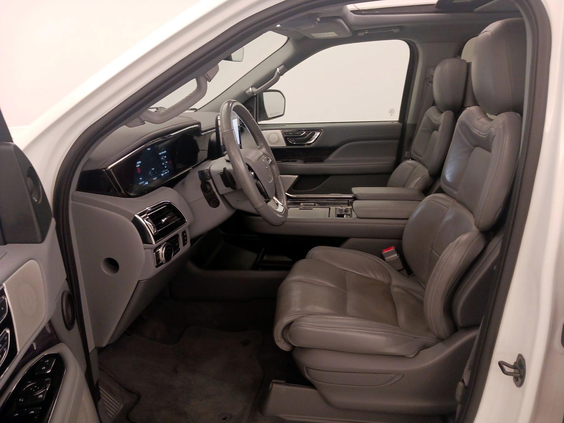 Thumbnail: 2021 Lincoln Navigator - 11