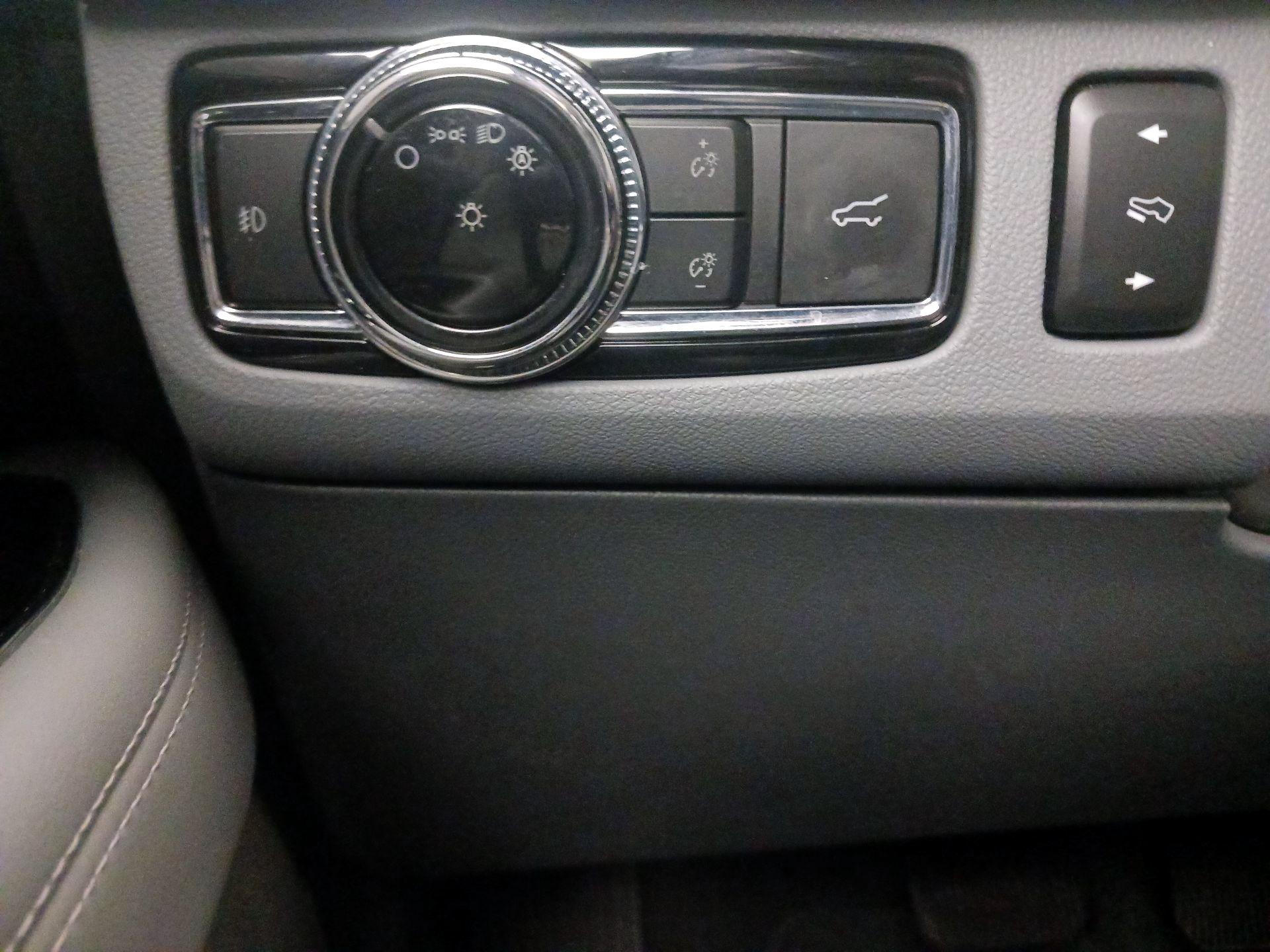 Thumbnail: 2021 Lincoln Navigator - 13