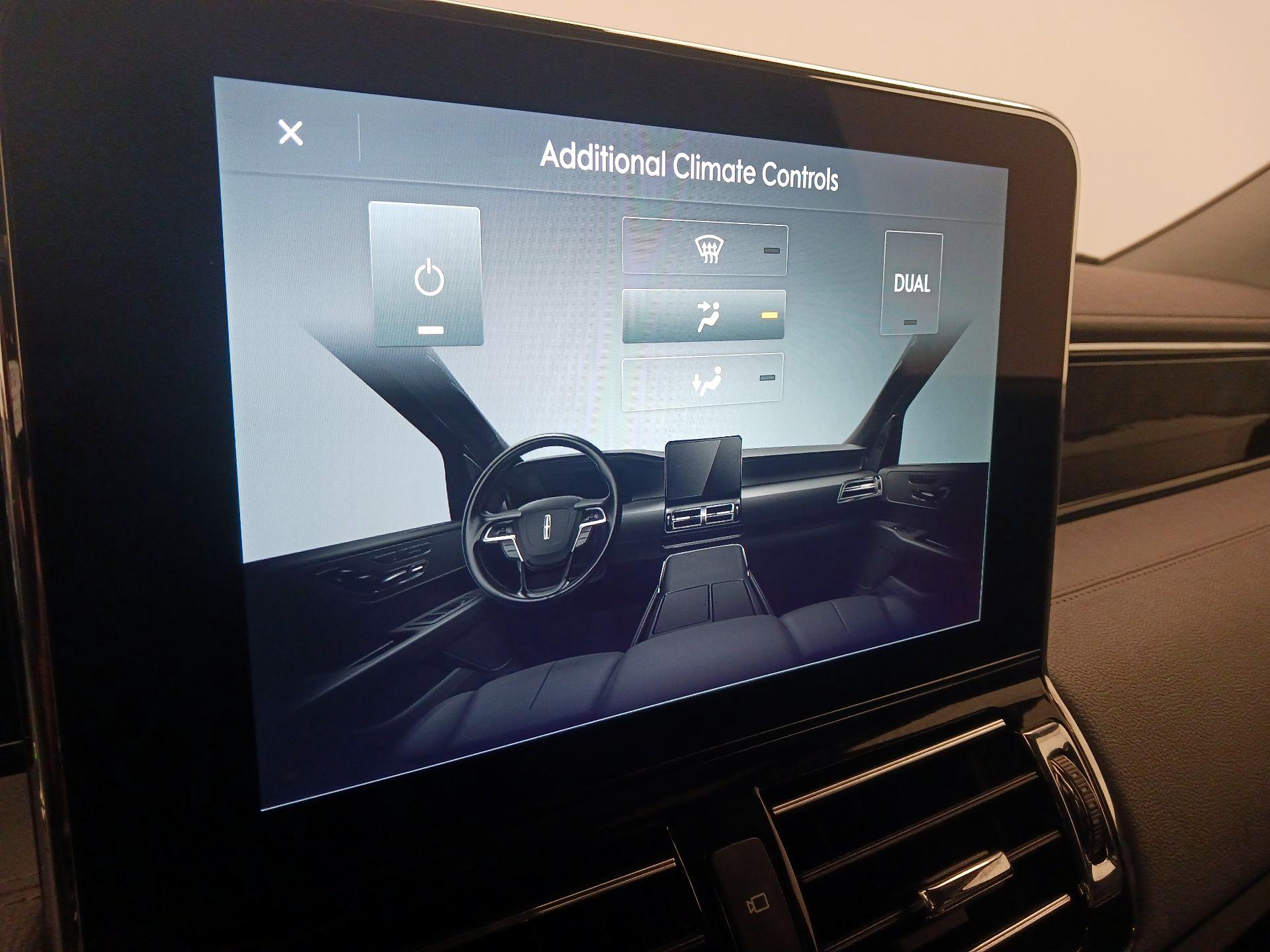 Thumbnail: 2021 Lincoln Navigator - 17