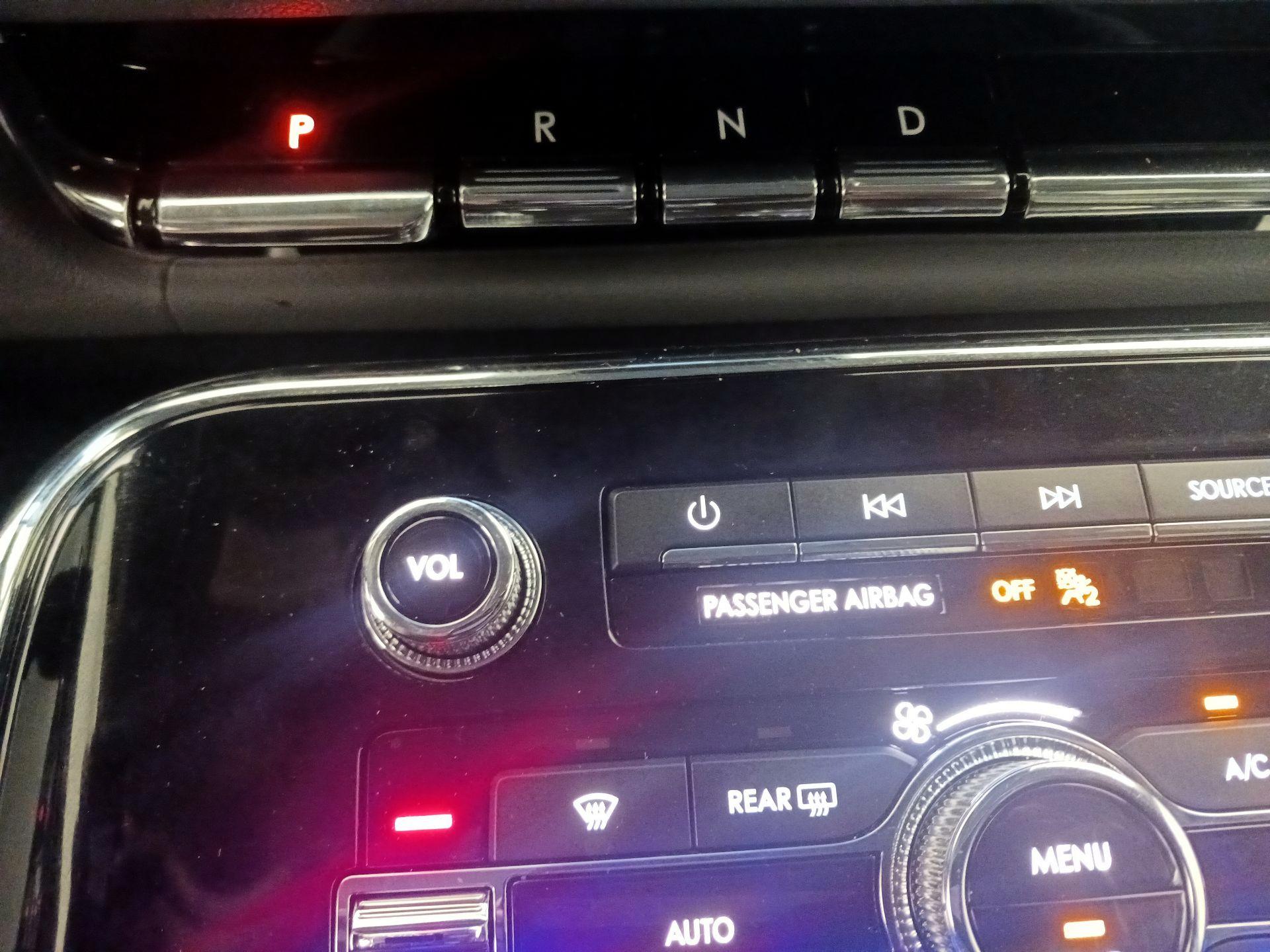 Thumbnail: 2021 Lincoln Navigator - 18