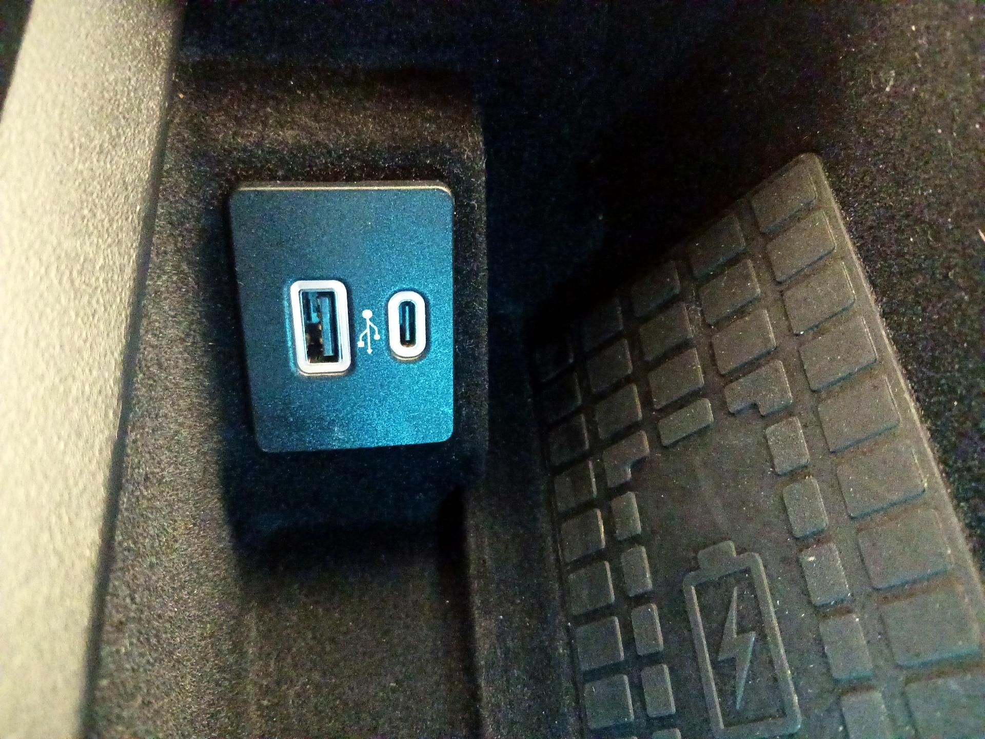 Thumbnail: 2021 Lincoln Navigator - 19