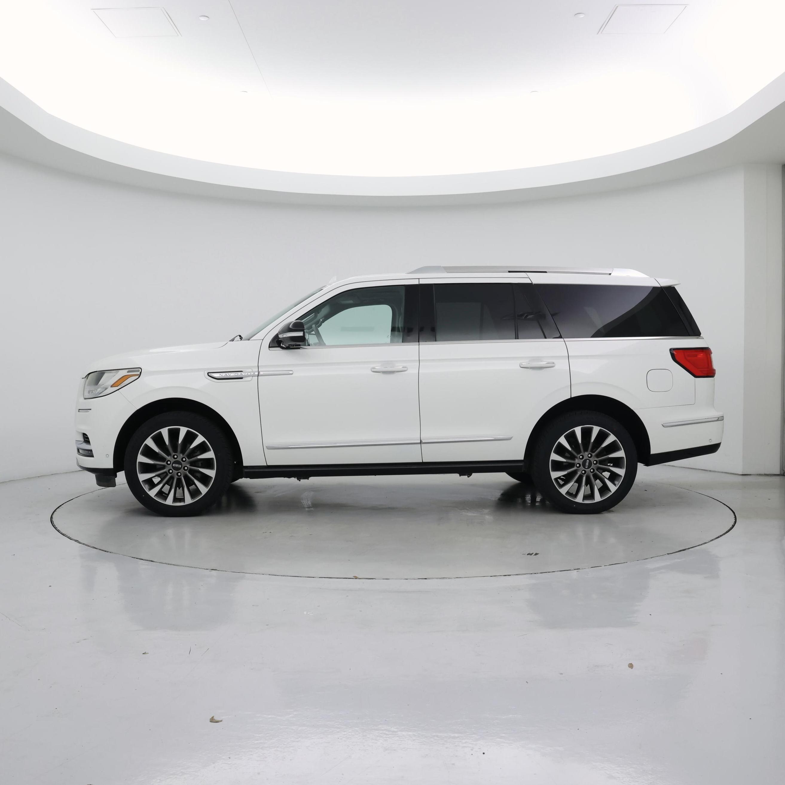 Thumbnail: 2021 Lincoln Navigator - 3