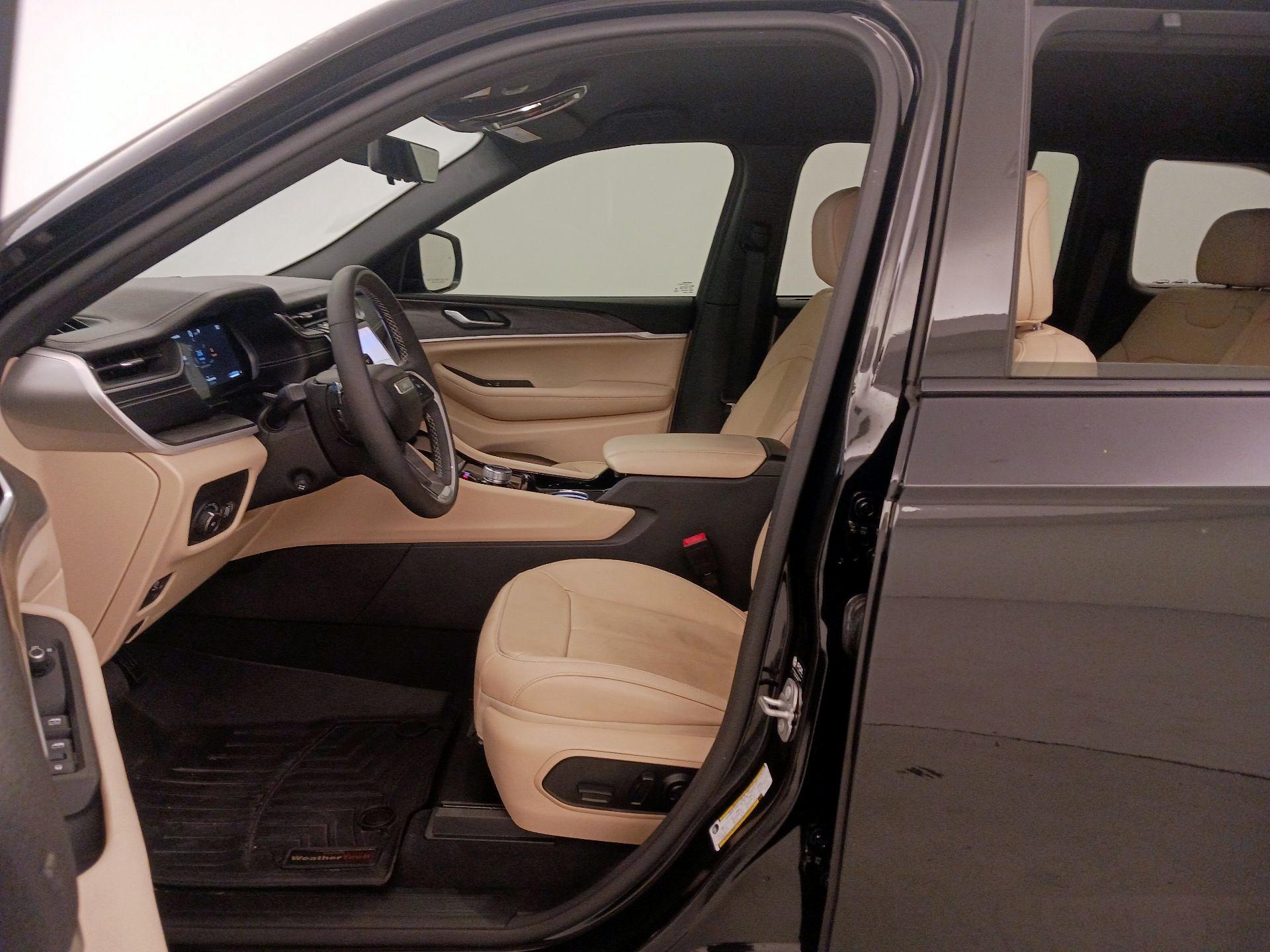 Thumbnail: 2023 Jeep Grand Cherokee - 11