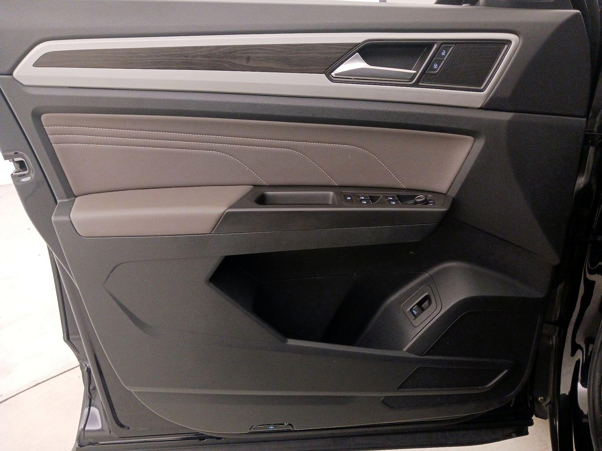 Thumbnail: 2023 Volkswagen Atlas - 12