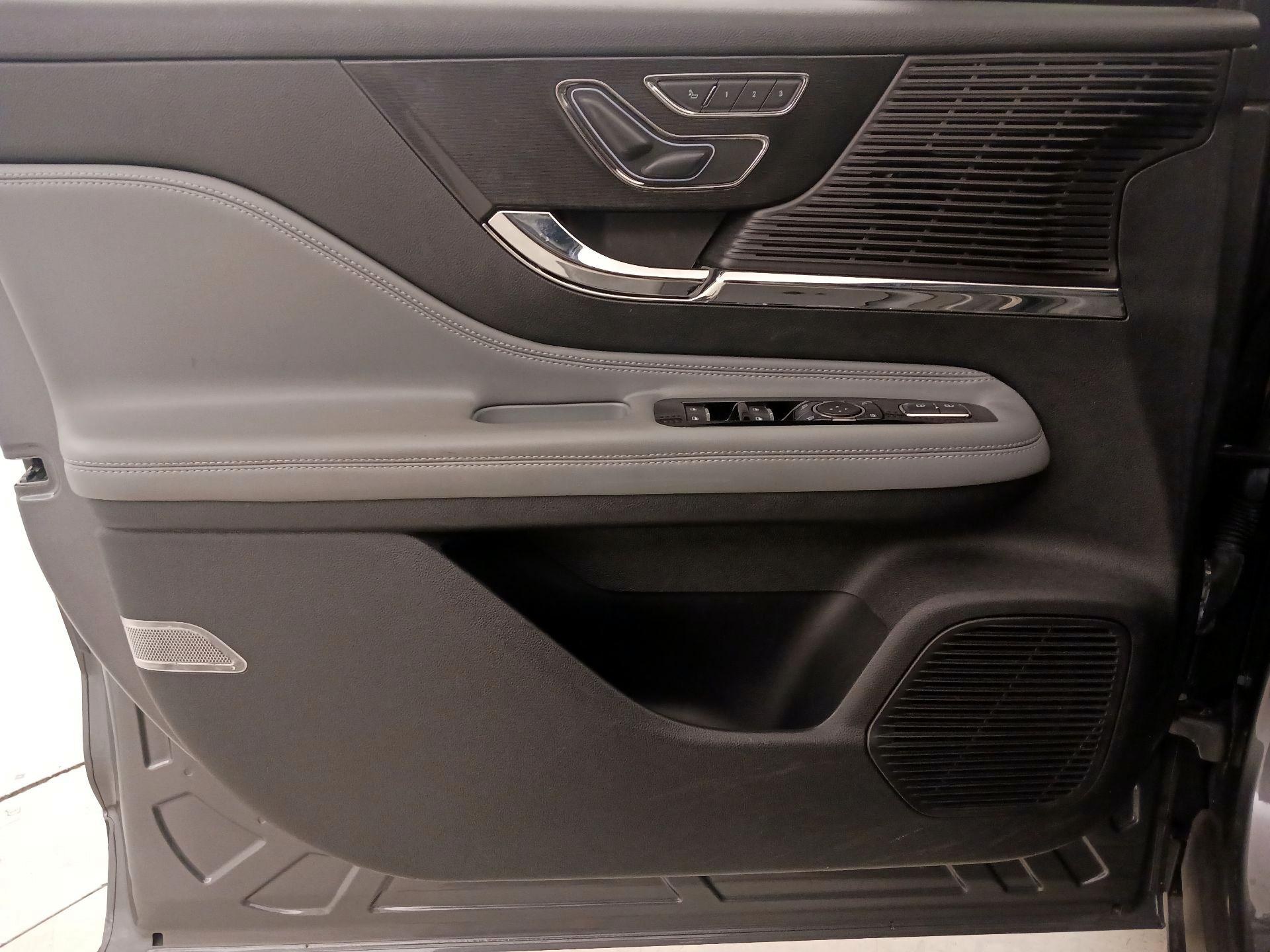 Thumbnail: 2022 Lincoln Corsair - 12