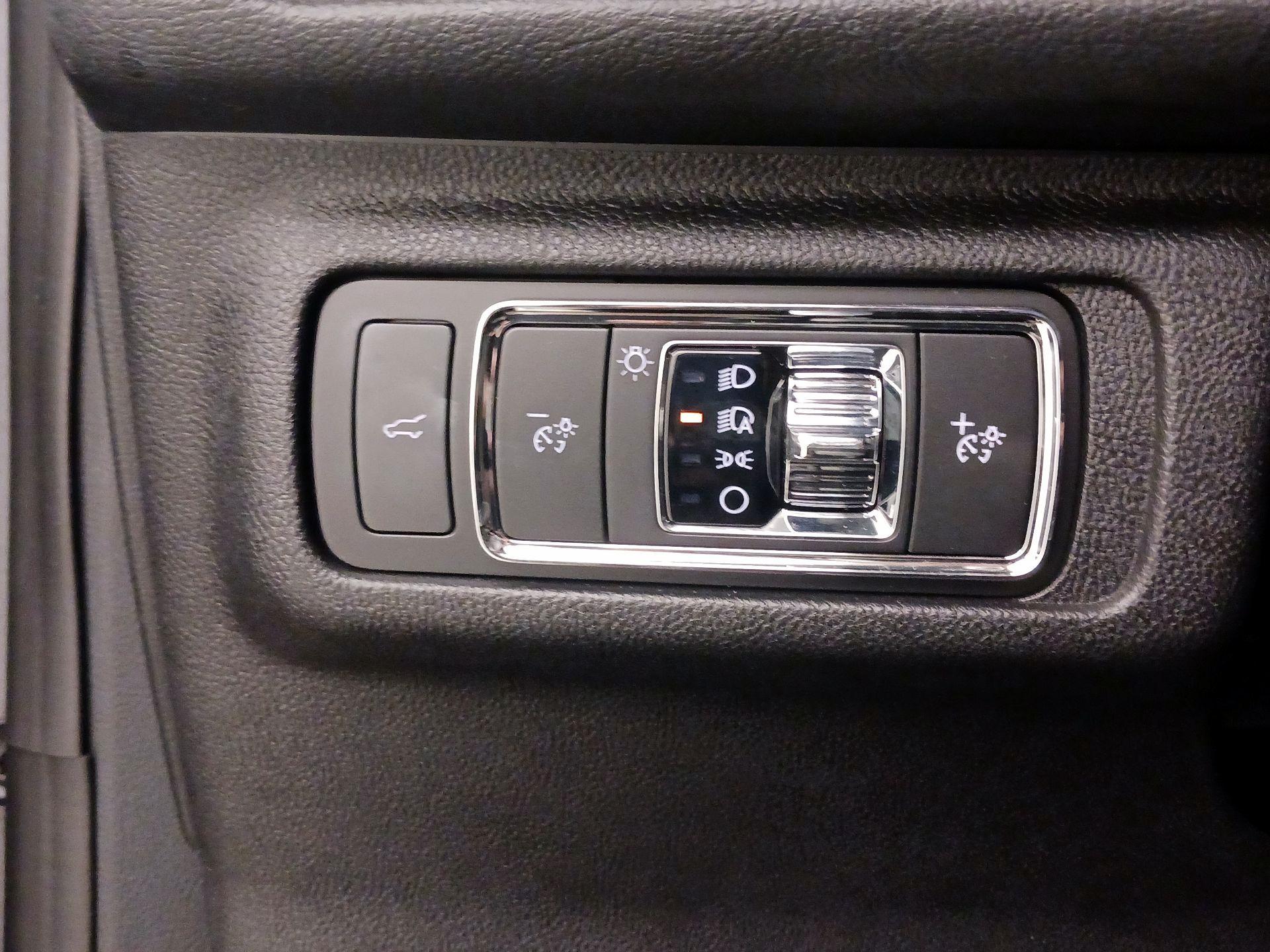 Thumbnail: 2022 Lincoln Corsair - 13