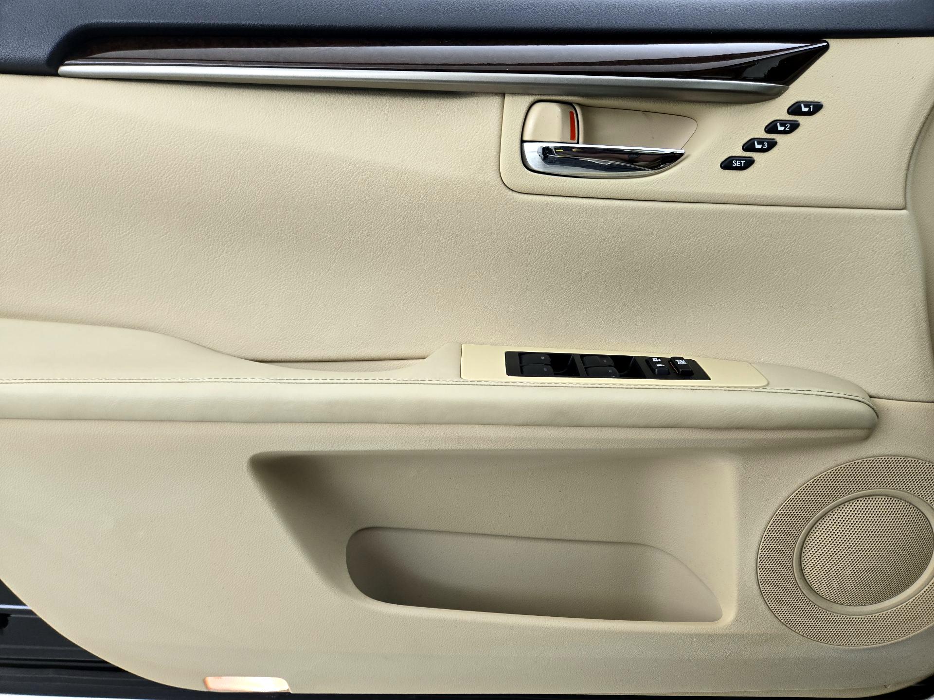 Thumbnail: 2014 Lexus ES - 12