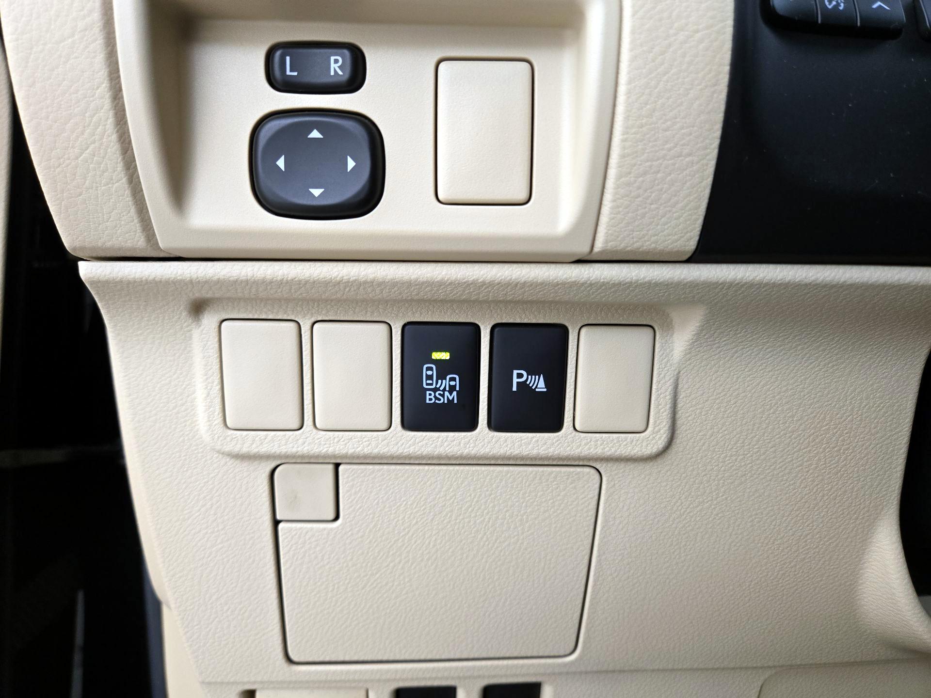 Thumbnail: 2014 Lexus ES - 13