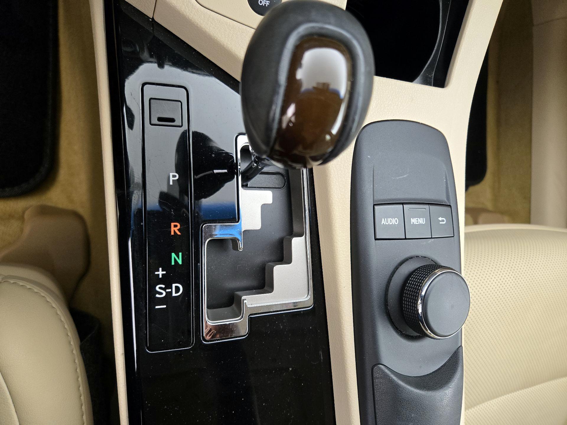 Thumbnail: 2014 Lexus ES - 17