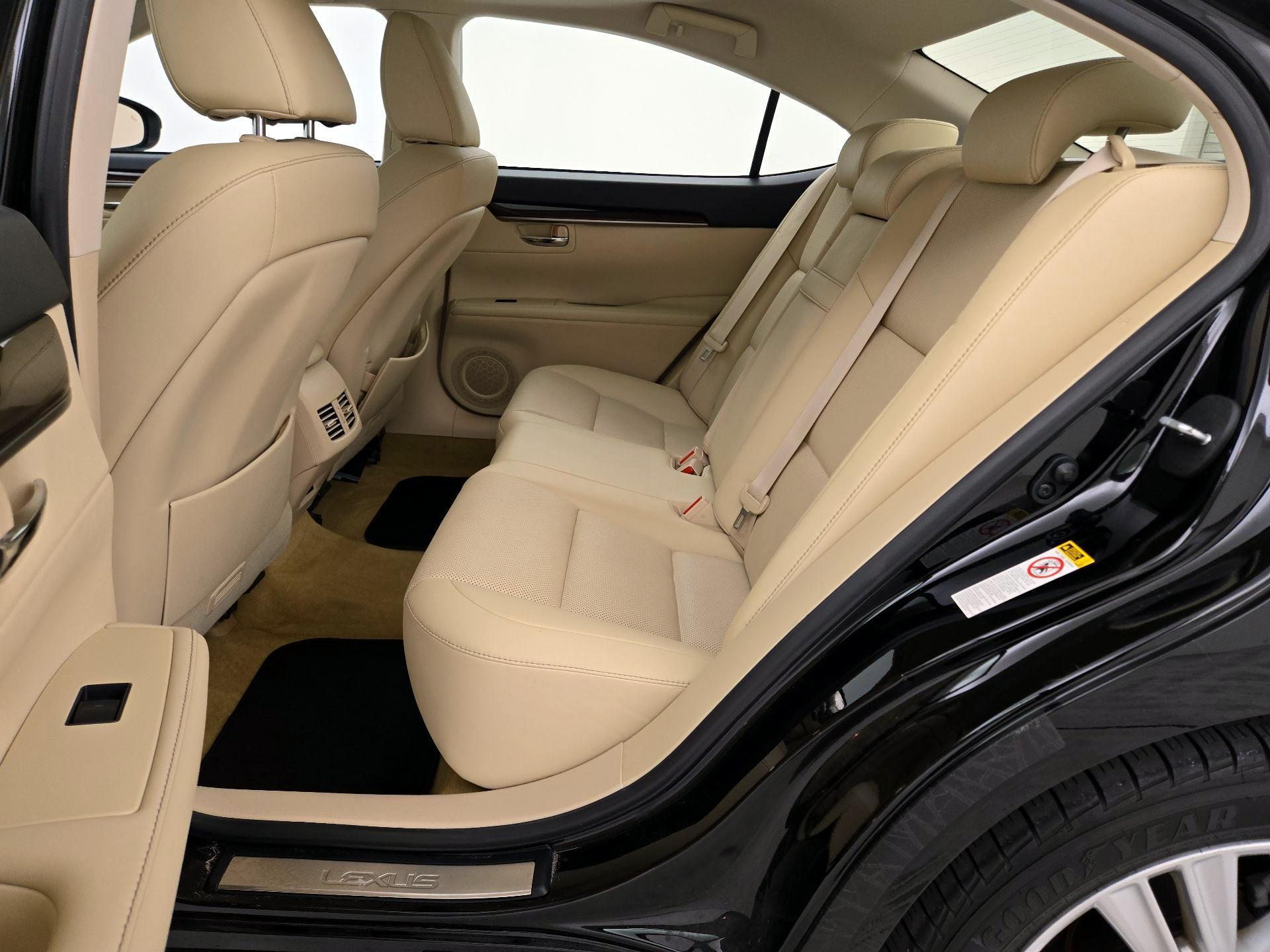 Thumbnail: 2014 Lexus ES - 20