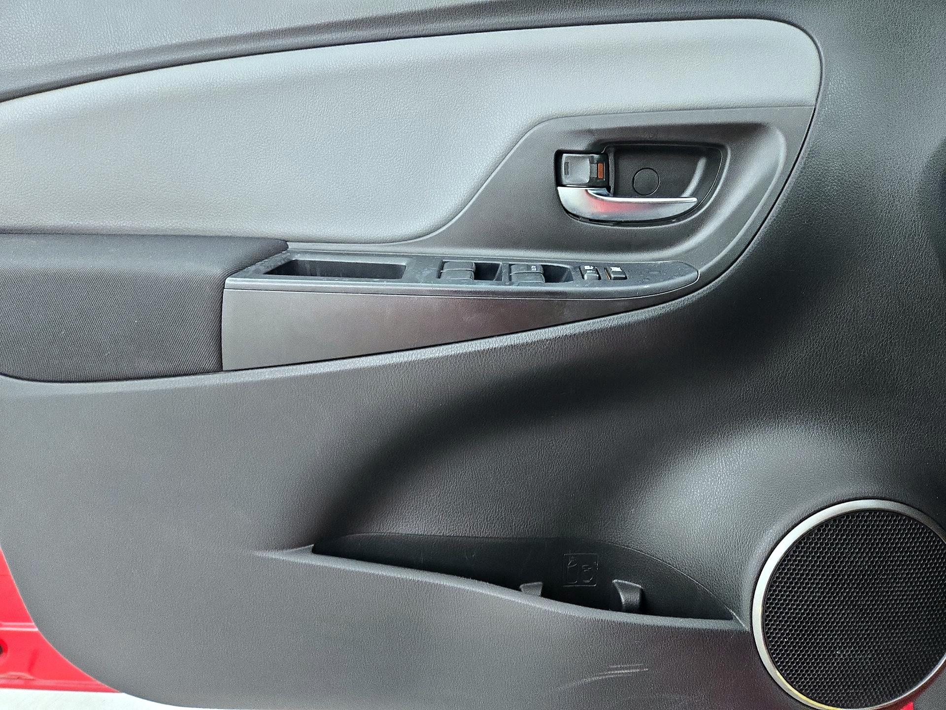 Thumbnail: 2015 Toyota Yaris - 12