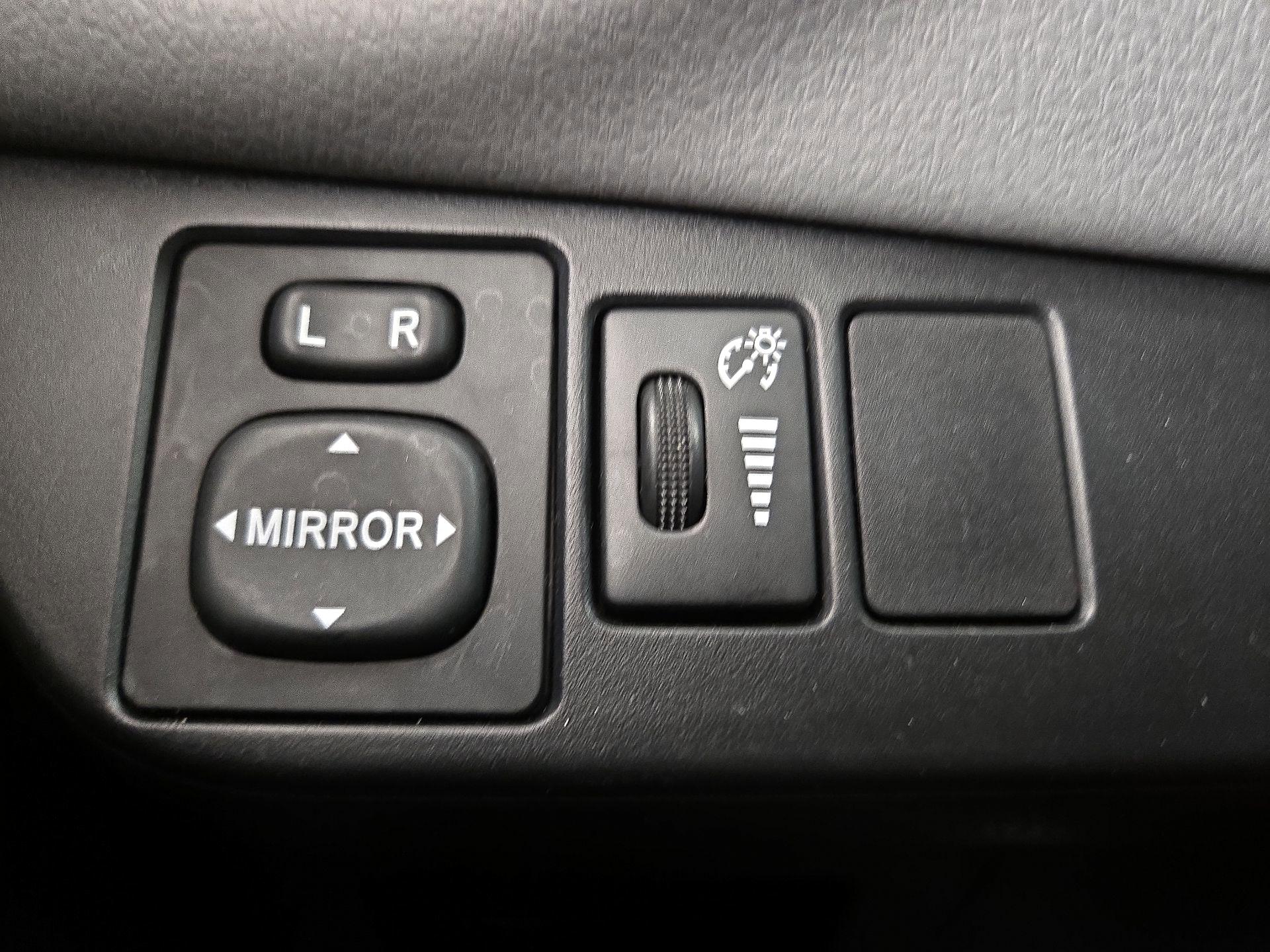 Thumbnail: 2015 Toyota Yaris - 13