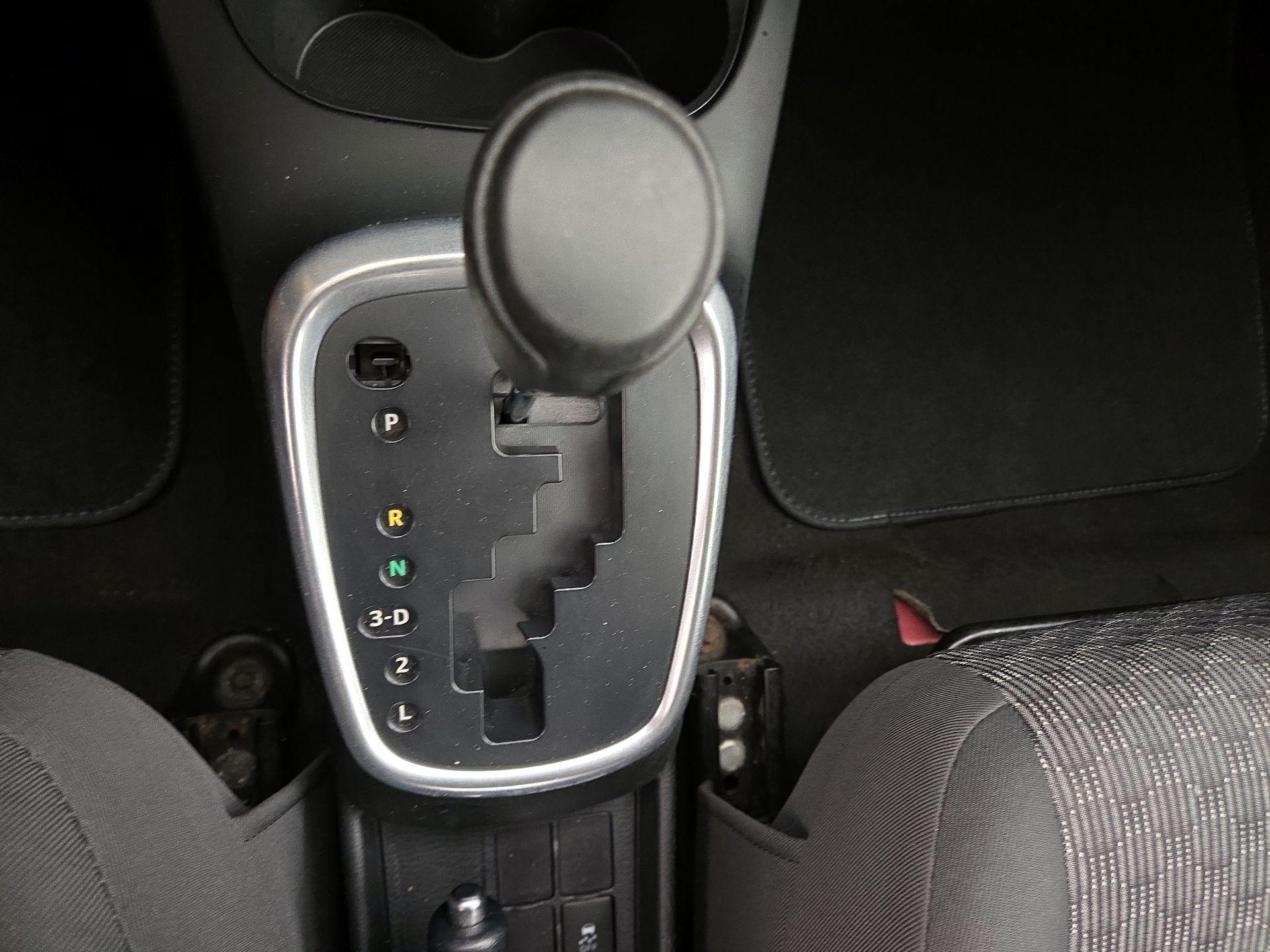 Thumbnail: 2015 Toyota Yaris - 16