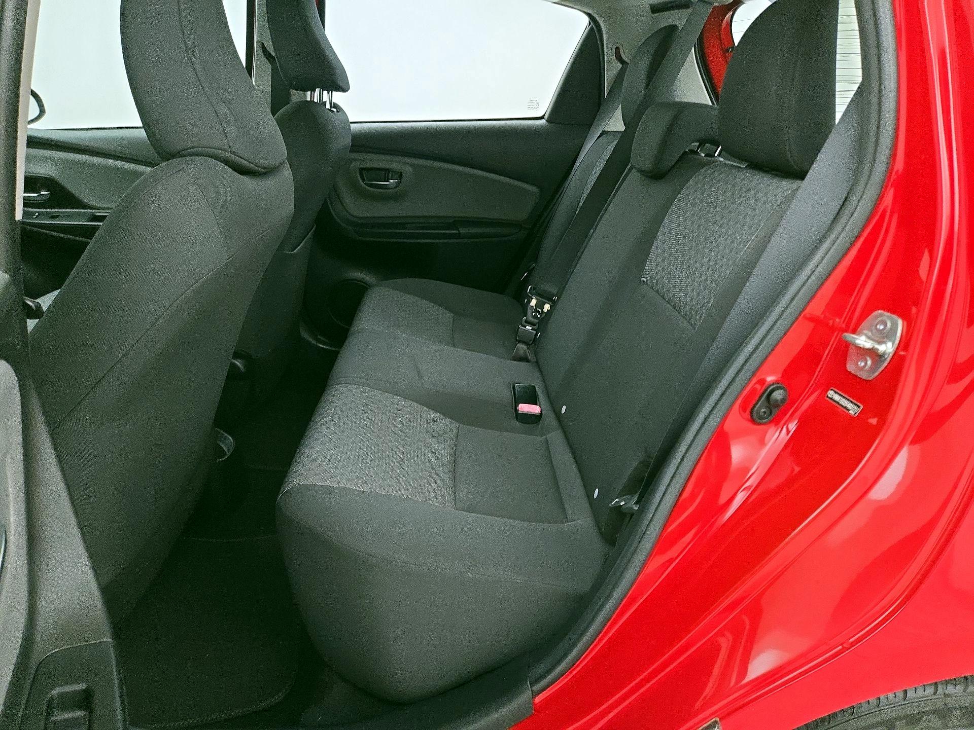 Thumbnail: 2015 Toyota Yaris - 18