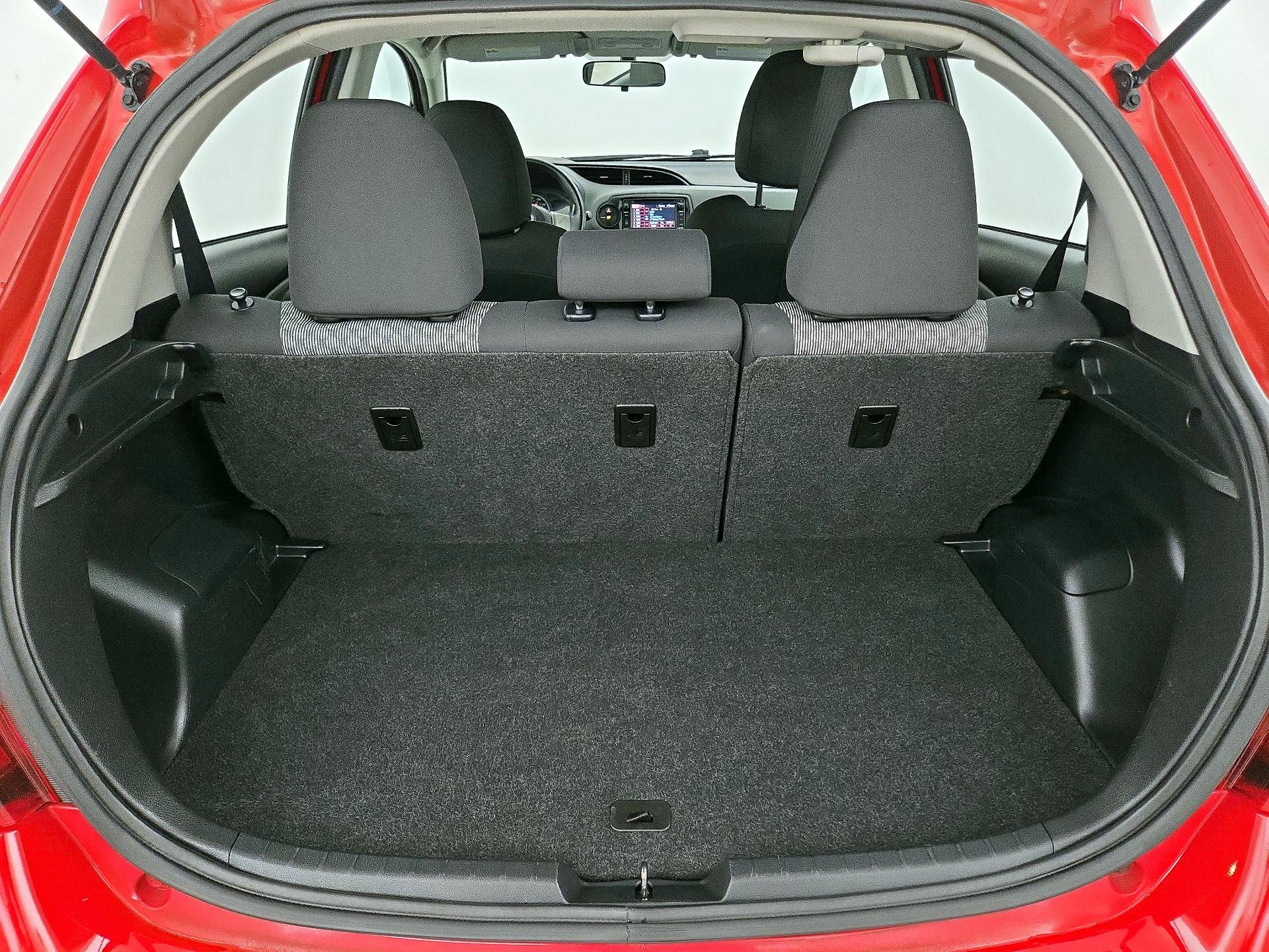 Thumbnail: 2015 Toyota Yaris - 19