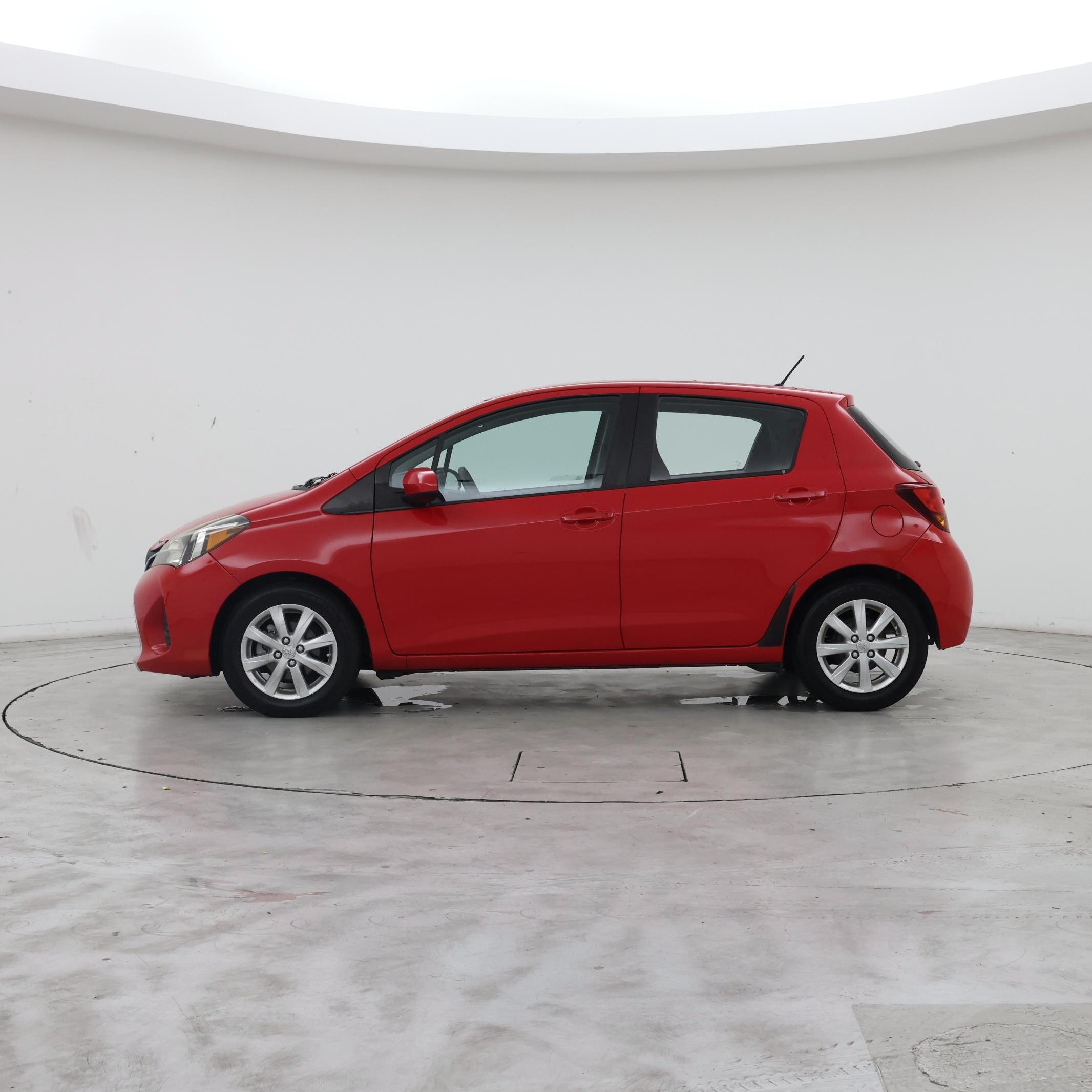 Thumbnail: 2015 Toyota Yaris - 3