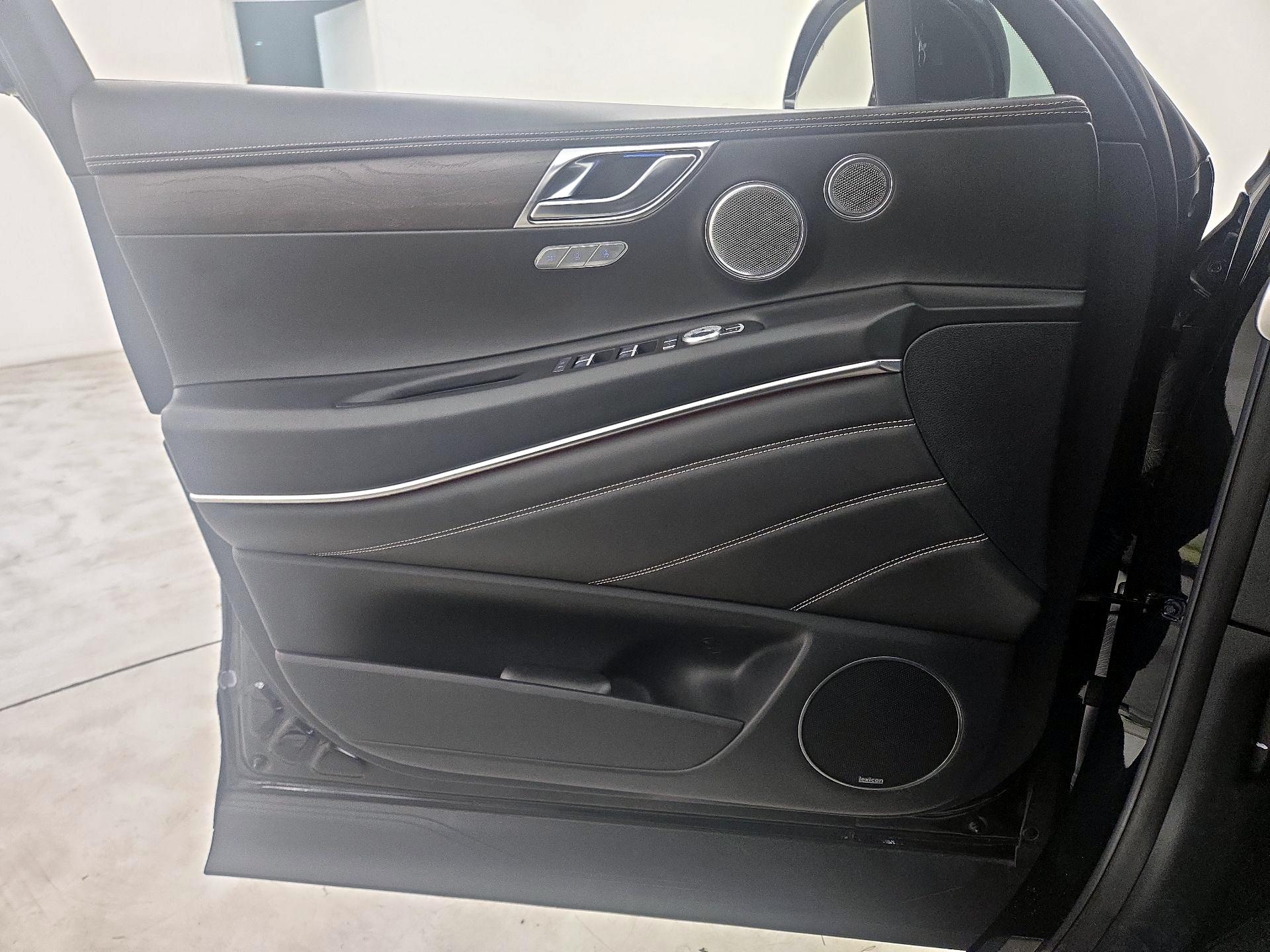 Thumbnail: 2021 Genesis GV80 - 12