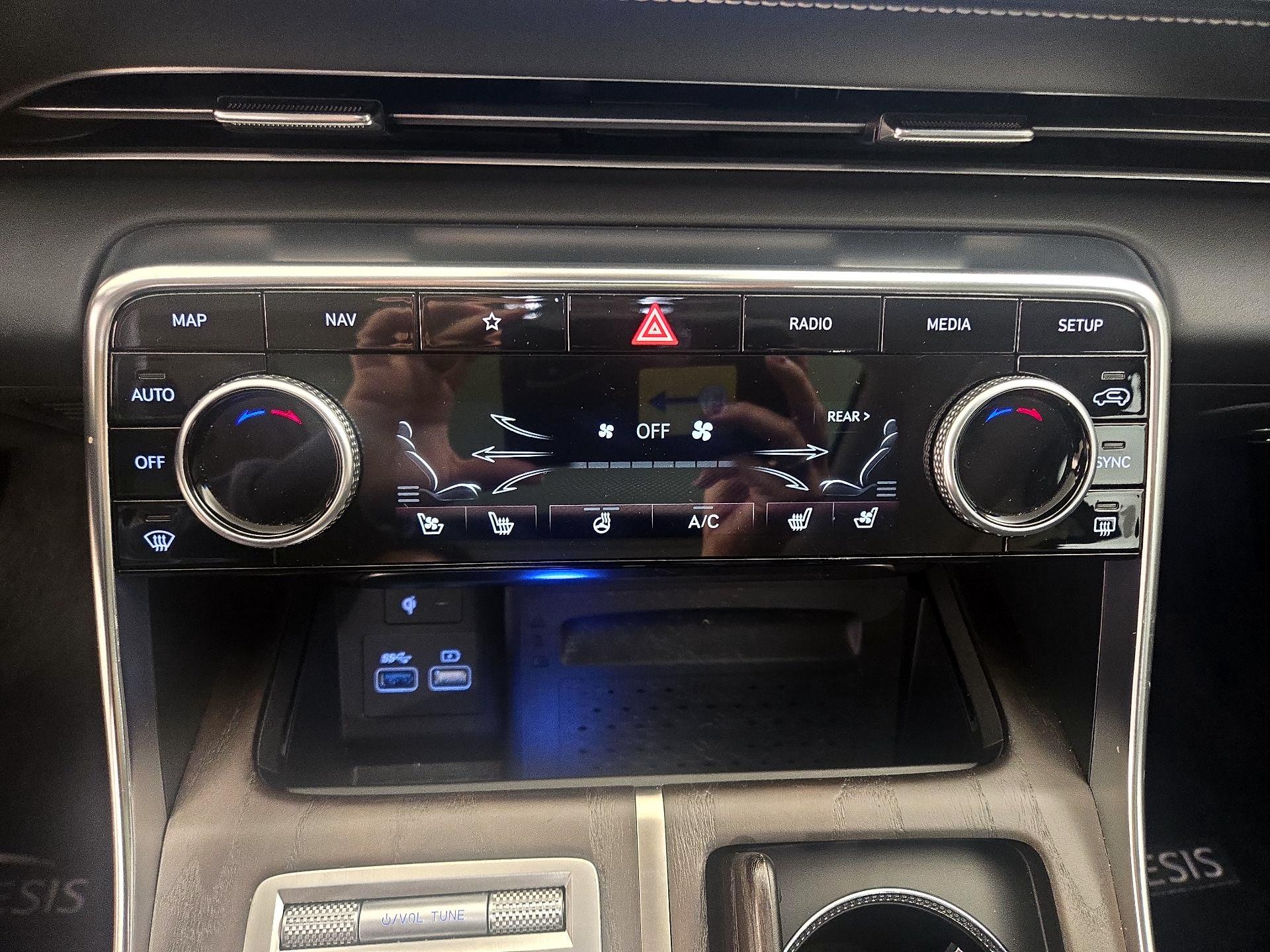 Thumbnail: 2021 Genesis GV80 - 17