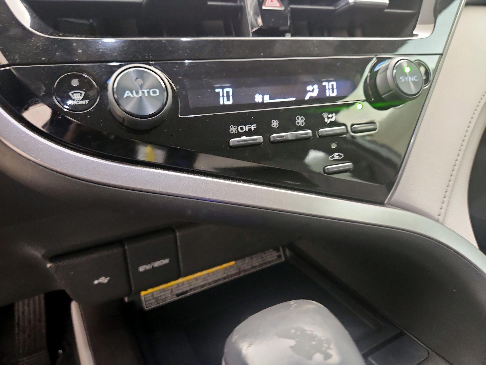 Thumbnail: 2021 Toyota Camry - 16