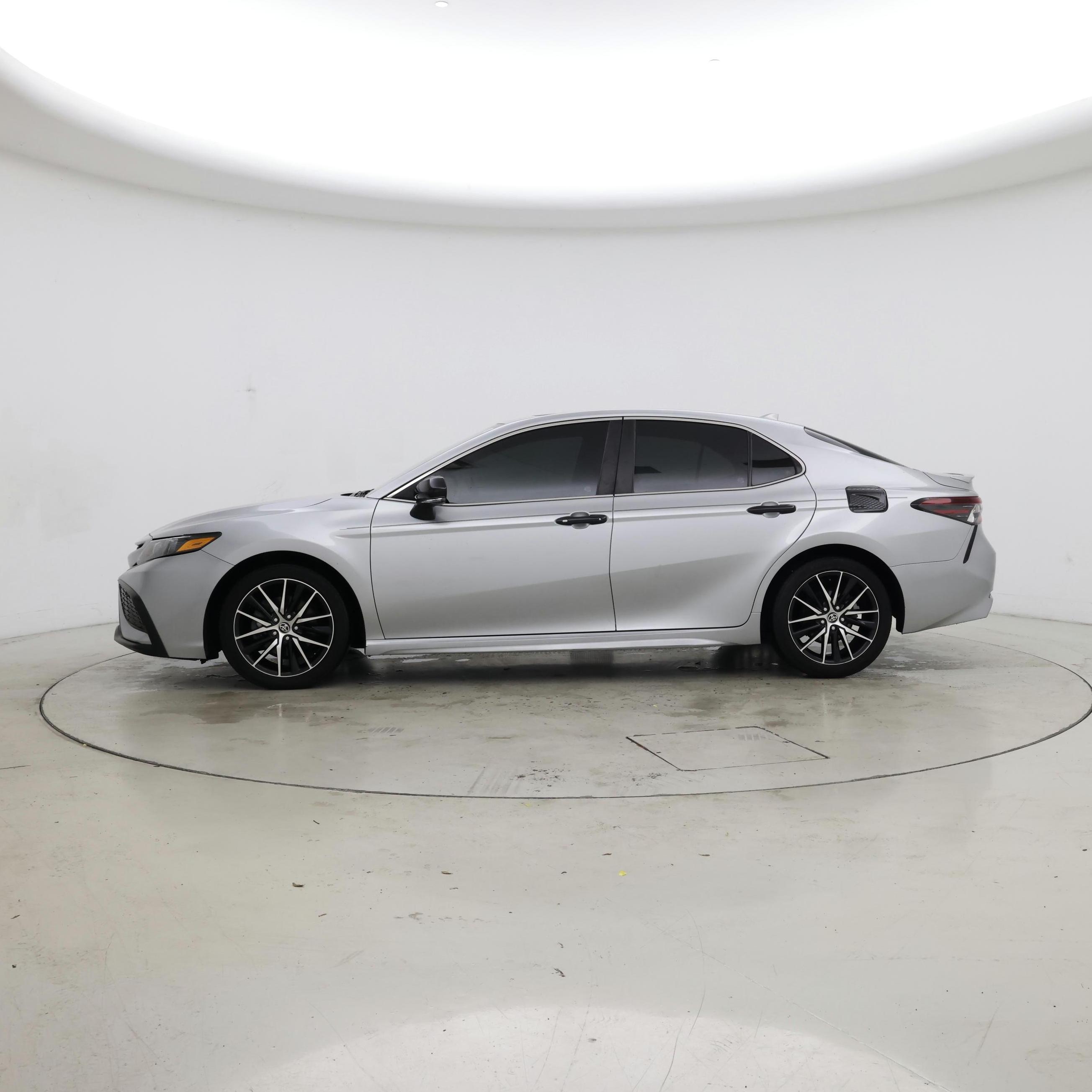 Thumbnail: 2021 Toyota Camry - 3