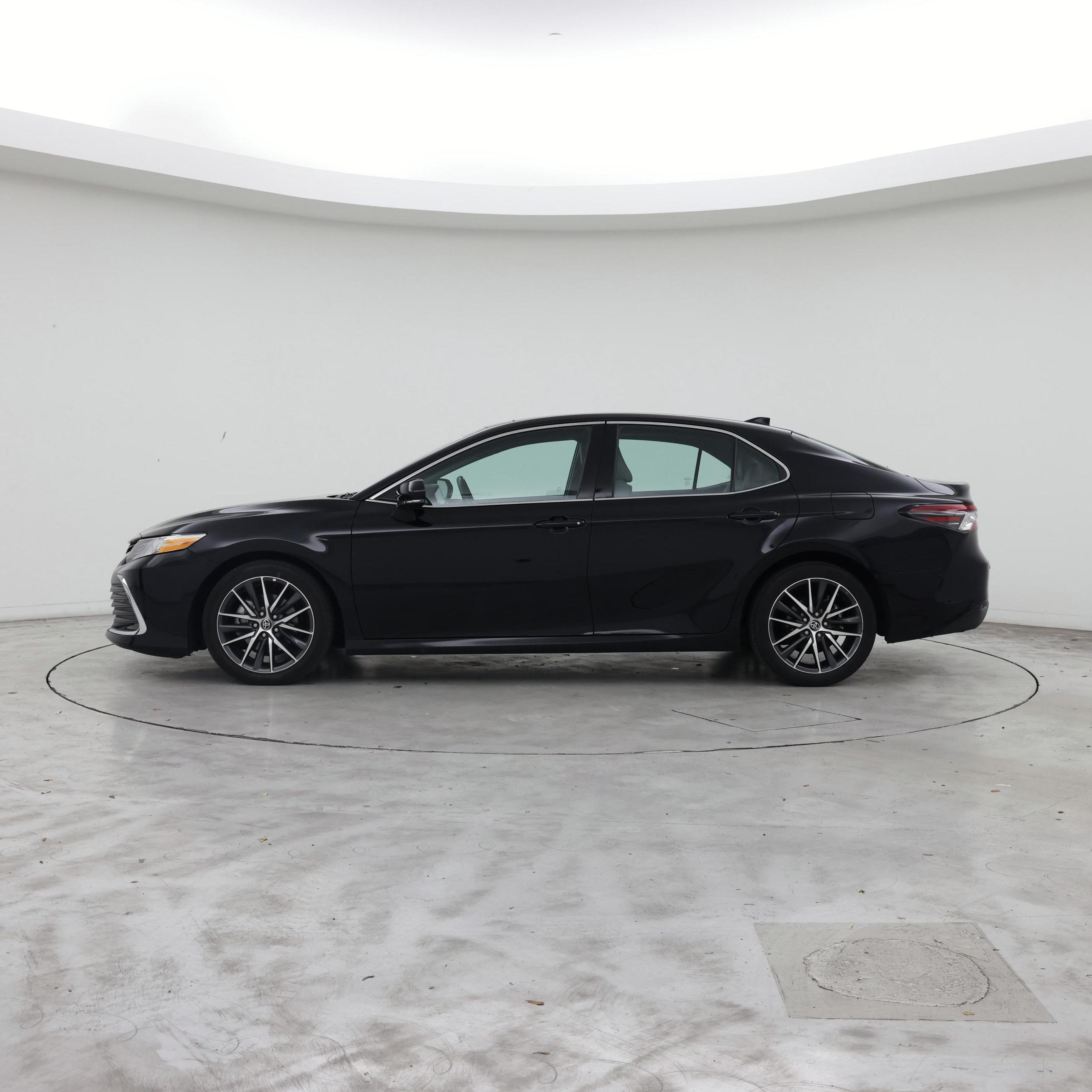Thumbnail: 2021 Toyota Camry - 3