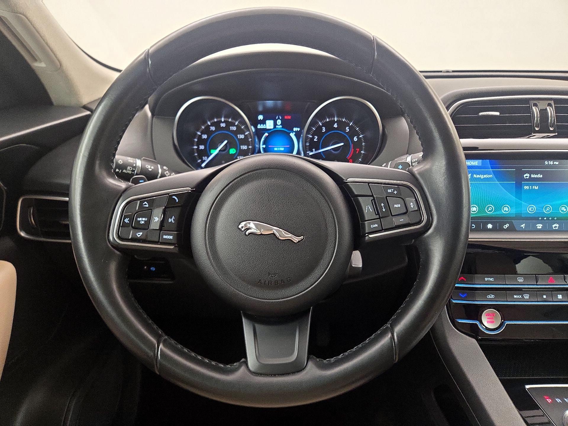 Thumbnail: 2020 Jaguar F-Pace - 10