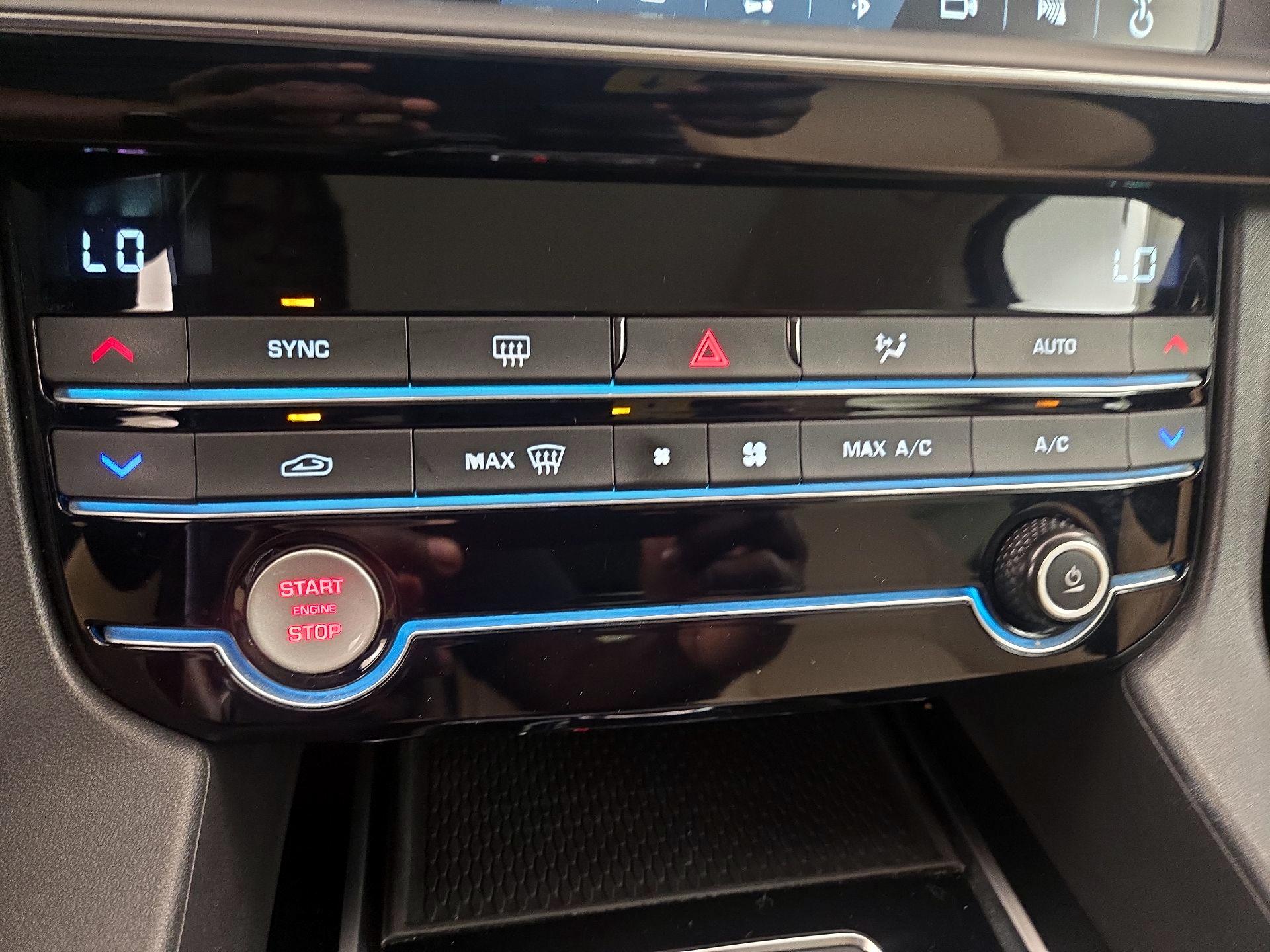 Thumbnail: 2020 Jaguar F-Pace - 17