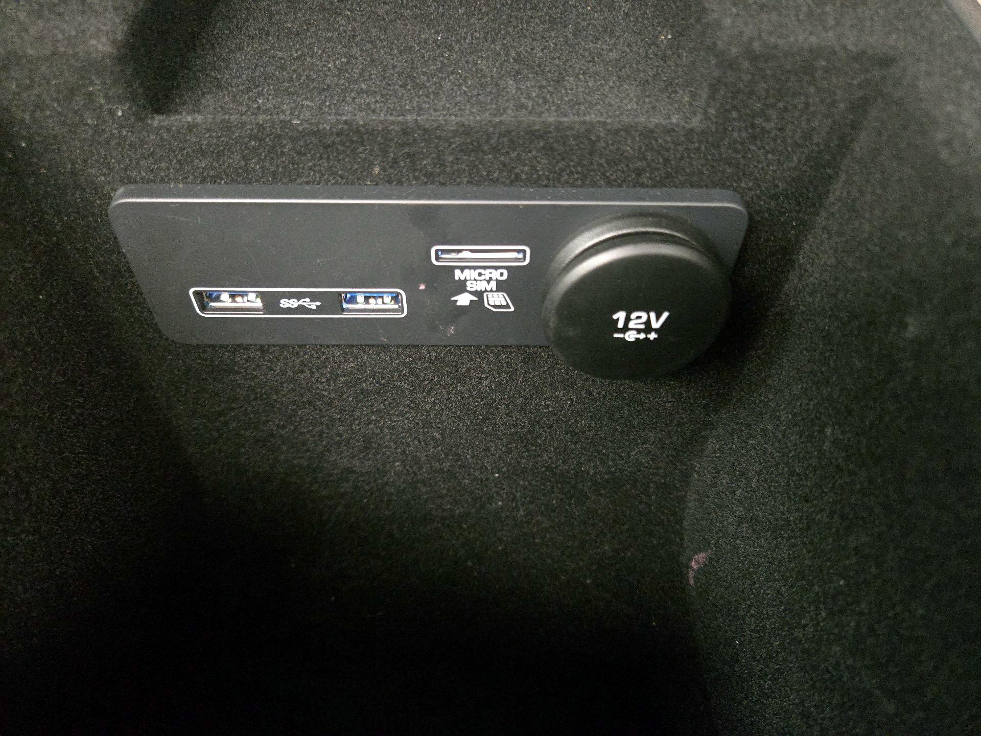 Thumbnail: 2020 Jaguar F-Pace - 19