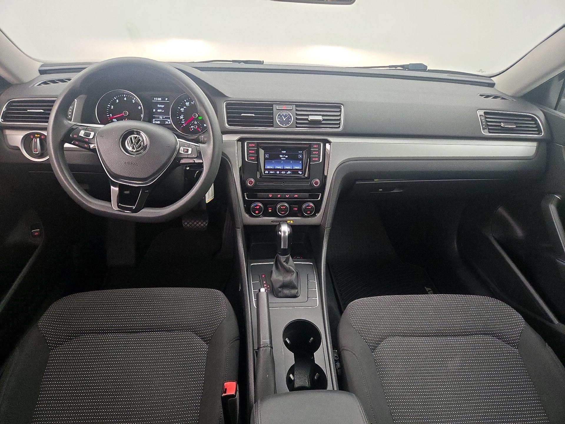 Thumbnail: 2016 Volkswagen Passat - 9