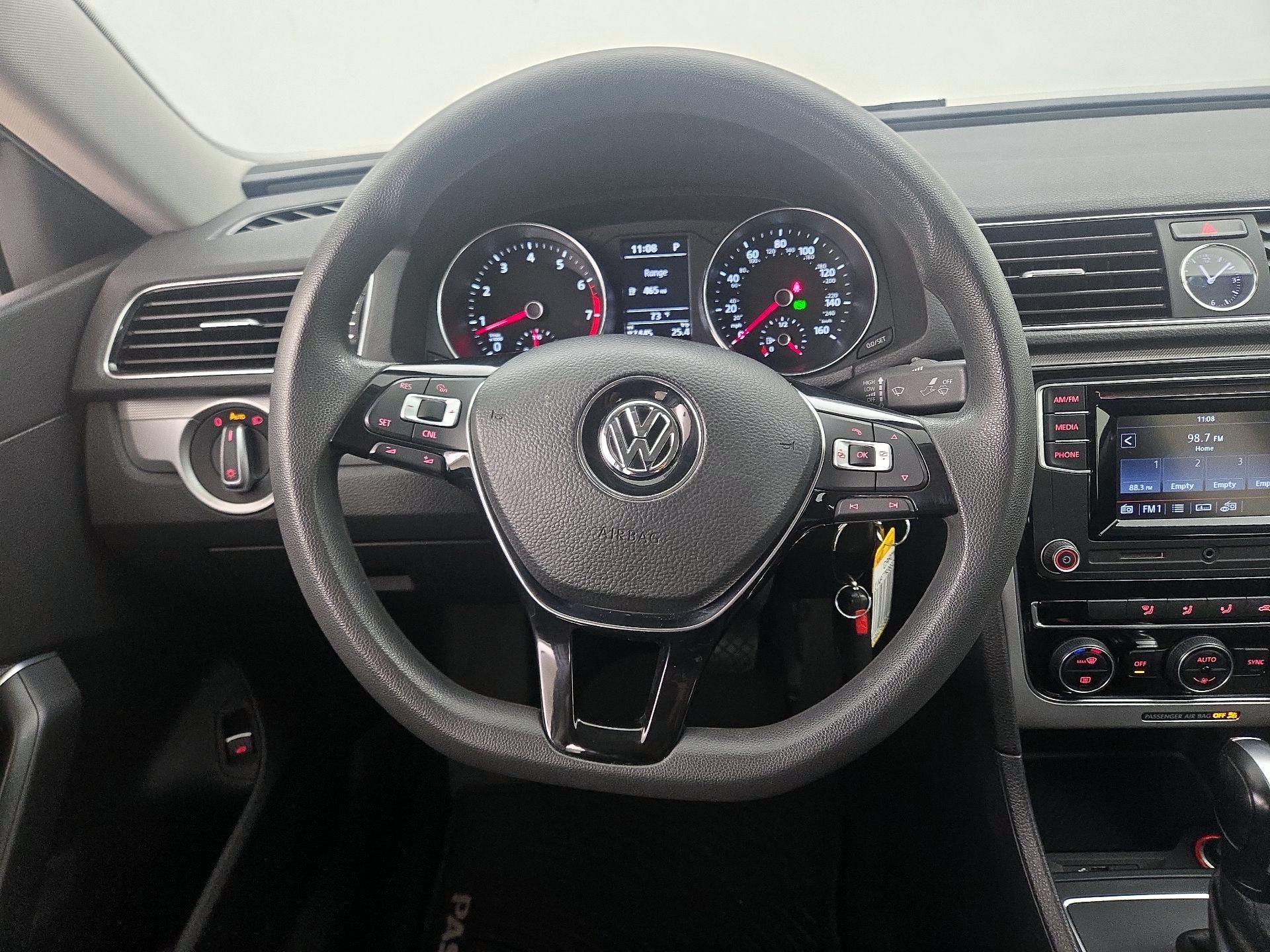 Thumbnail: 2016 Volkswagen Passat - 10