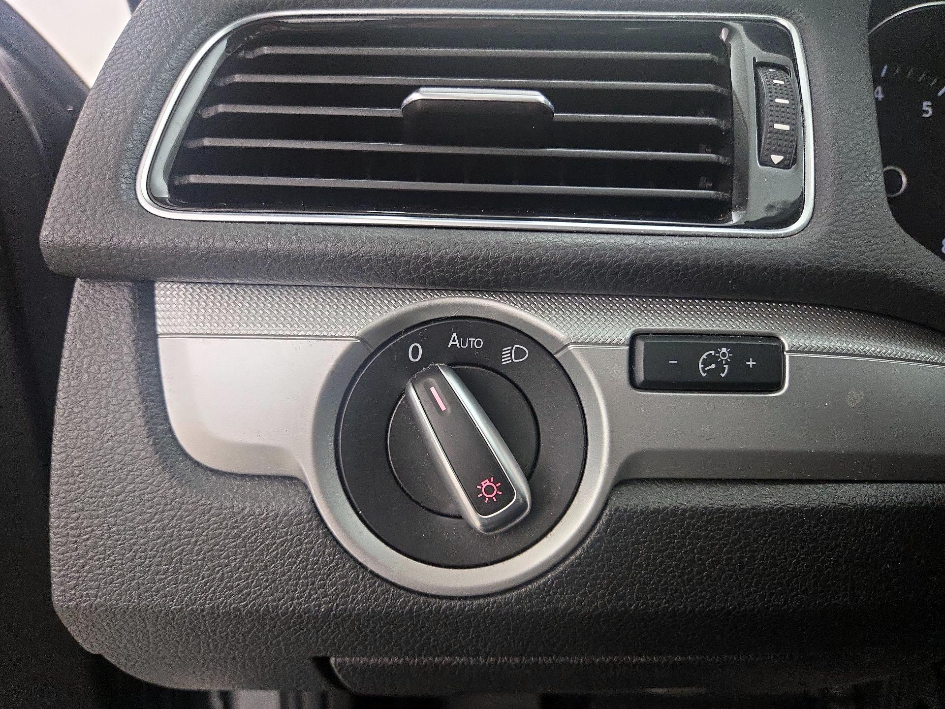 Thumbnail: 2016 Volkswagen Passat - 13